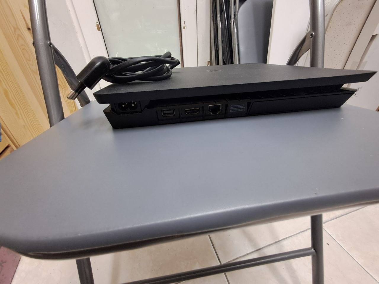 PlayStation PS4 Pro и PlayStation PS4 Slim photo 2