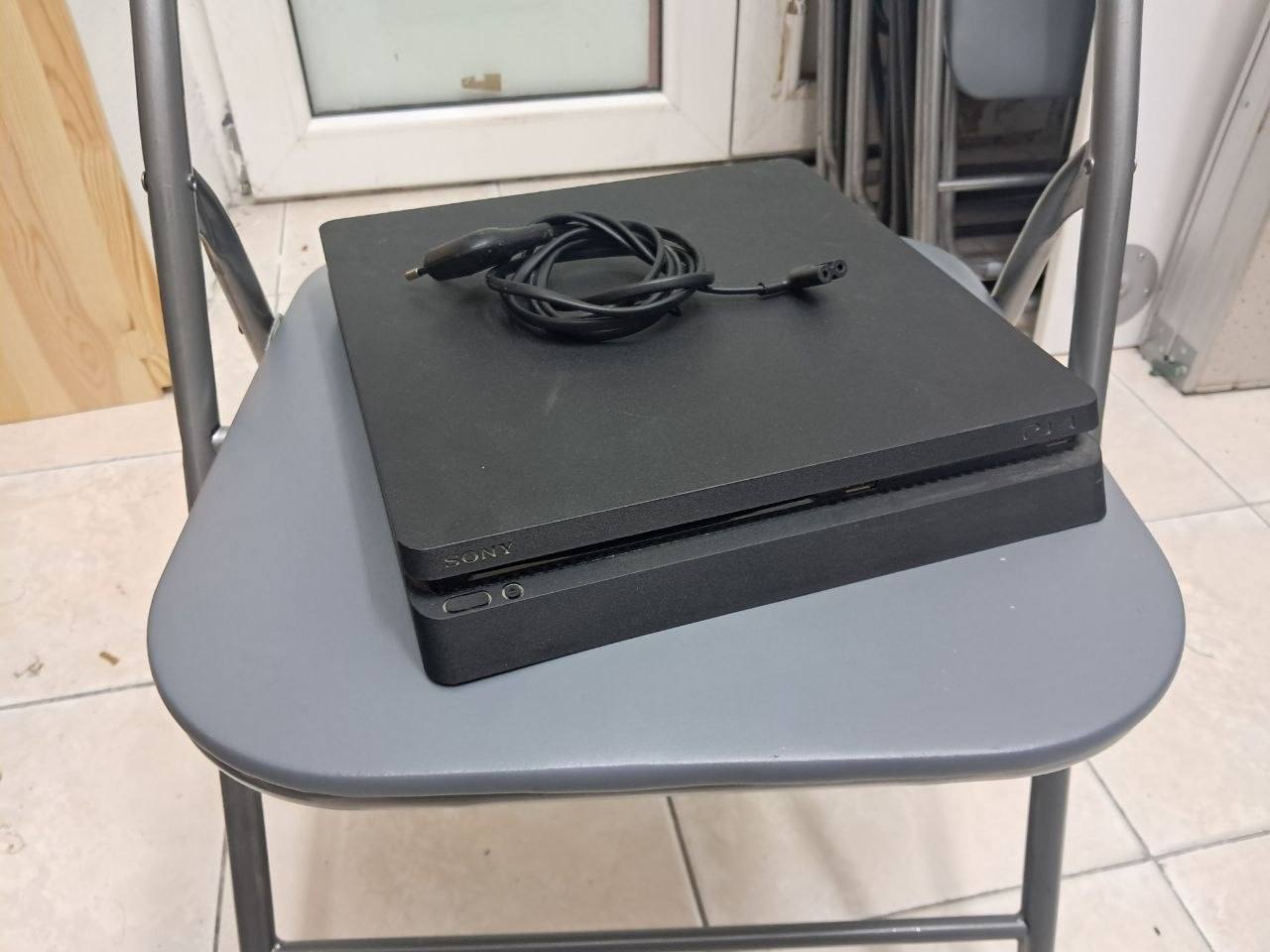 PlayStation PS4 Pro и PlayStation PS4 Slim photo 3