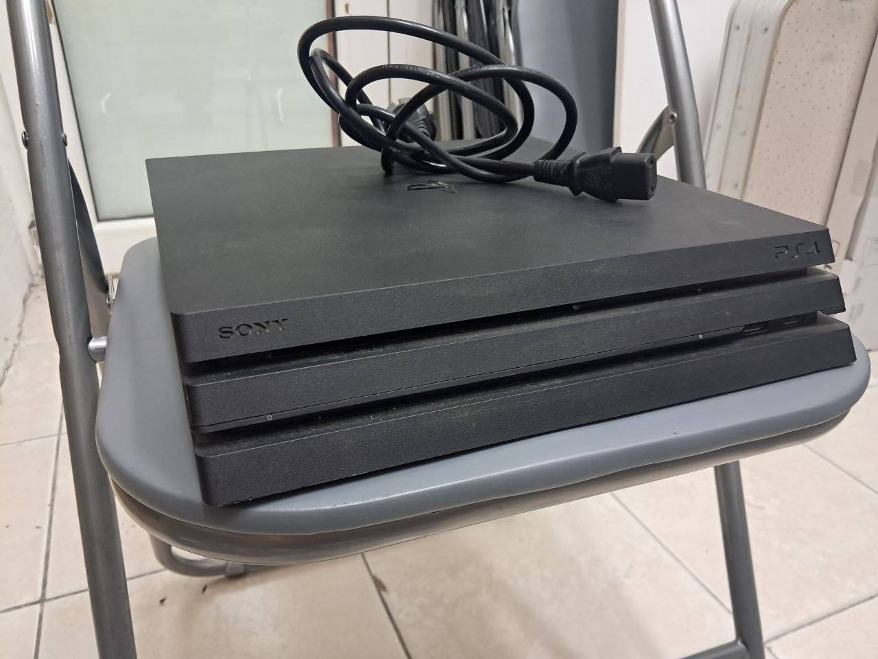 PlayStation PS4 Pro и PlayStation PS4 Slim photo 4