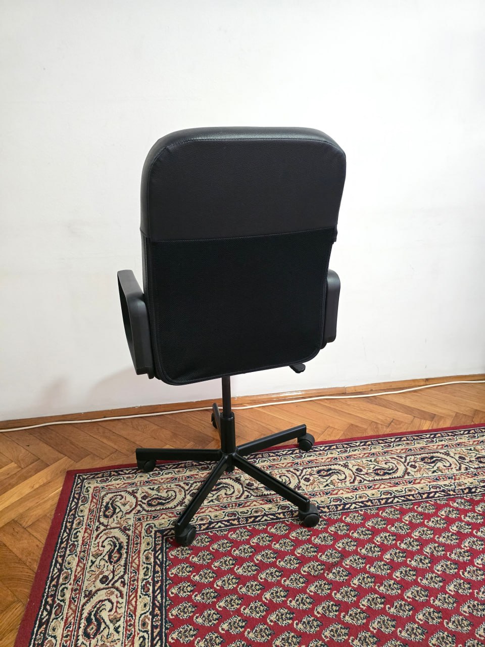 Renberget kancelariјski stoј