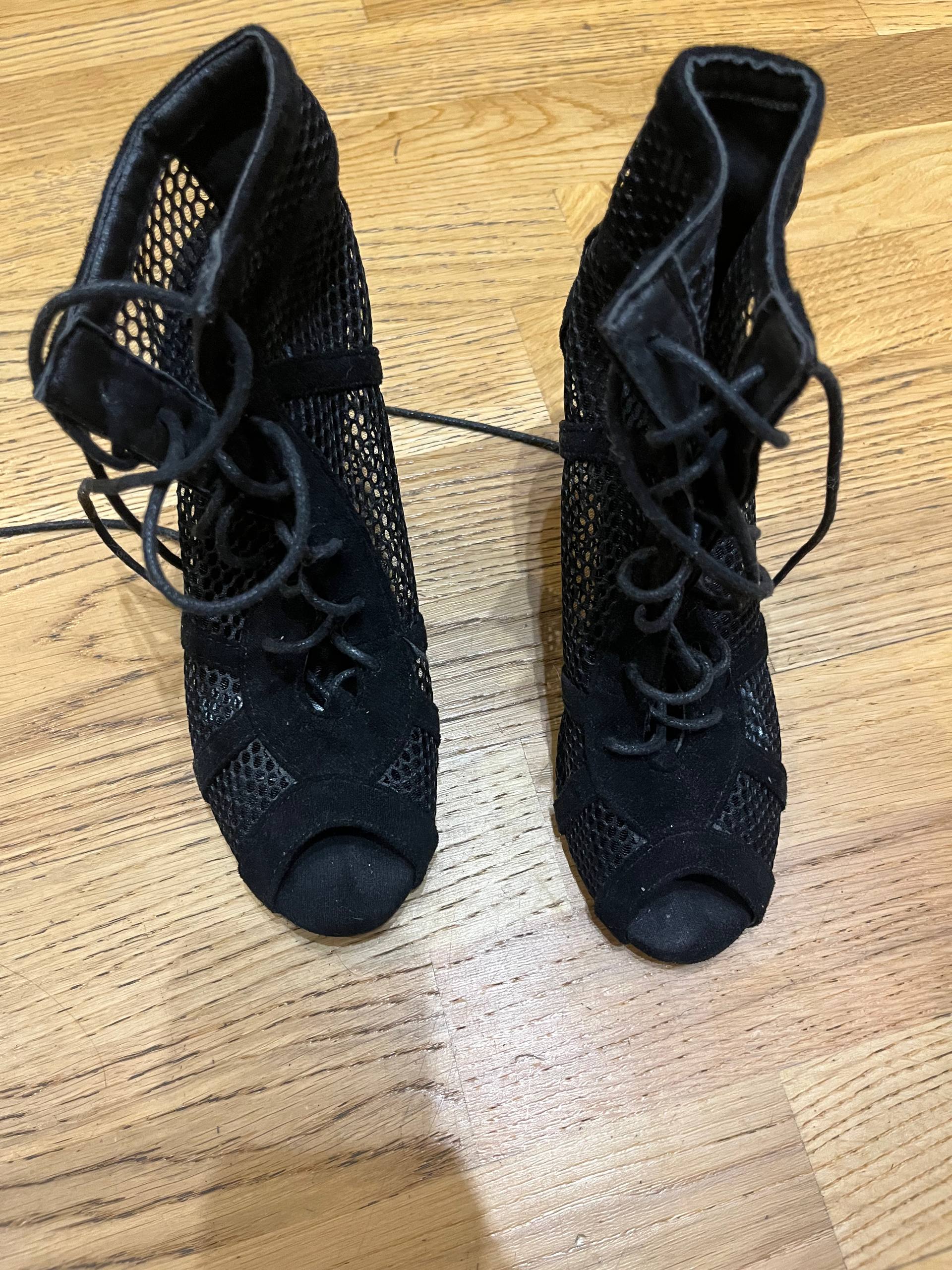 Shoes photo 6