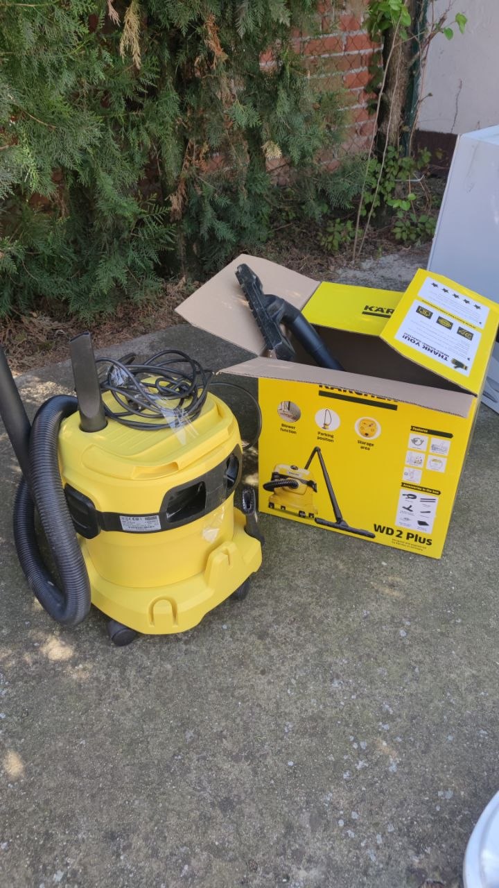 Vacuum cleaner KÄRCHER WD2 PLUS