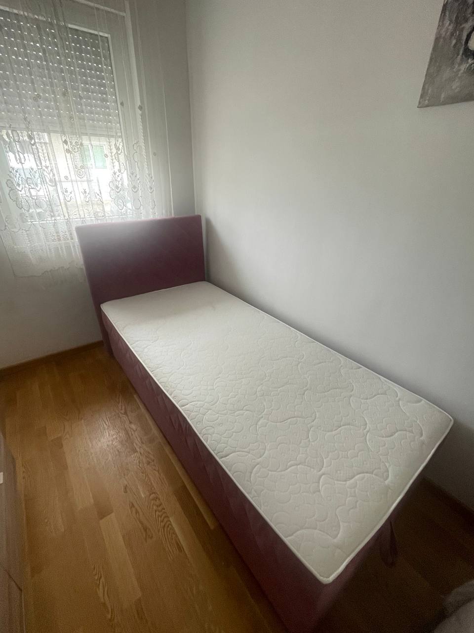 Кровать с мягким изголовьем