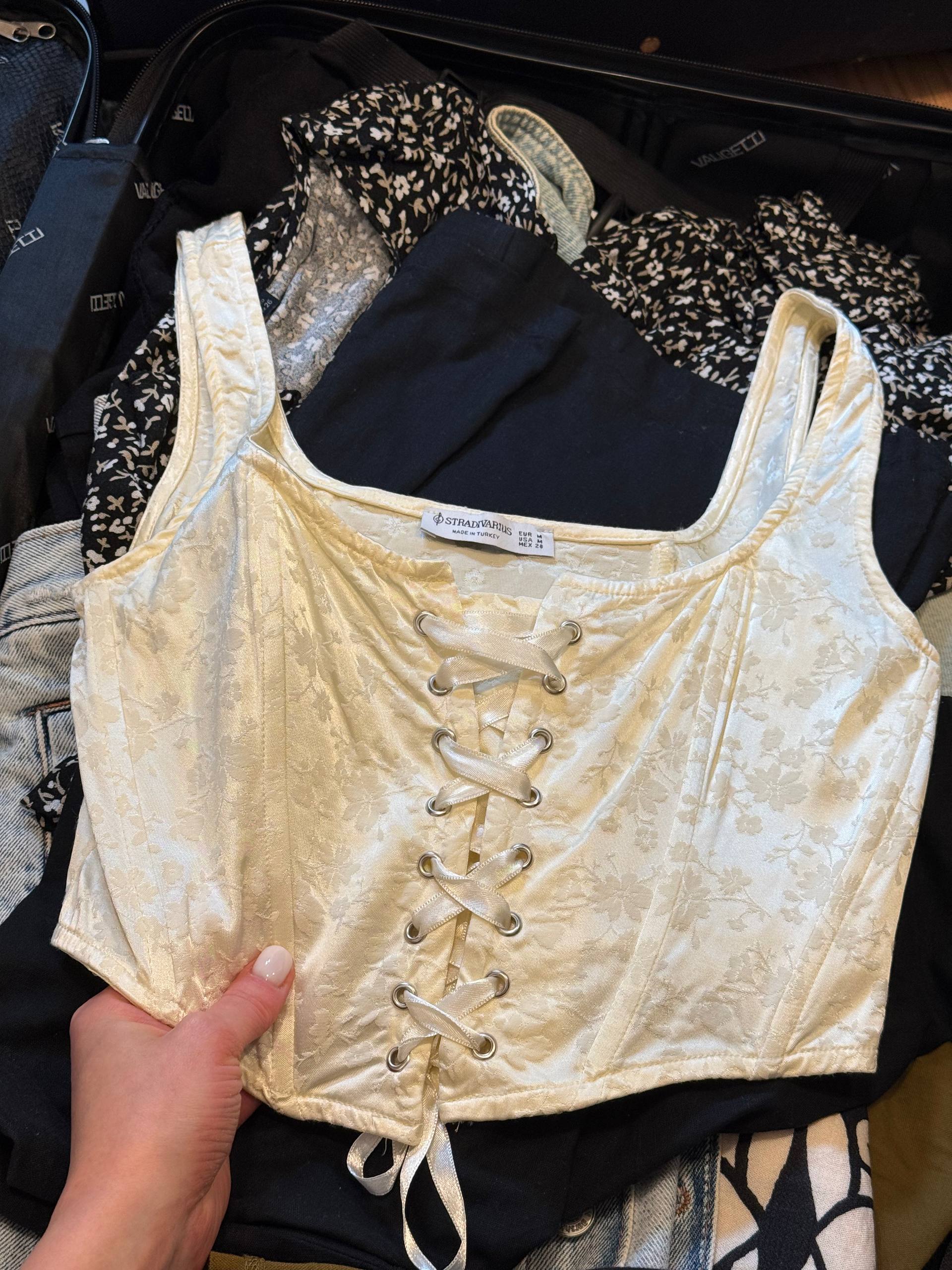 Women's clothing photo 2