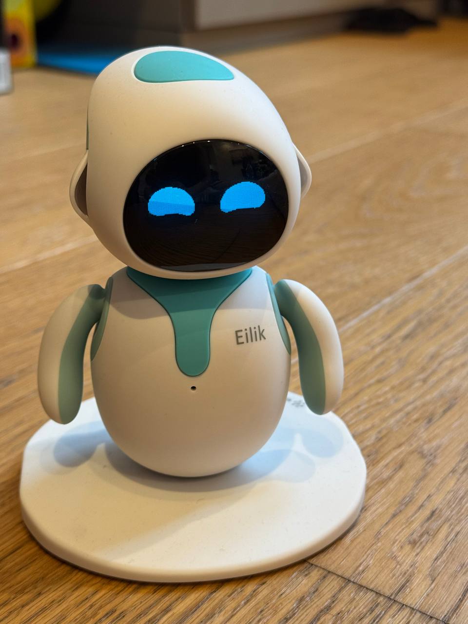 Eilik Robot