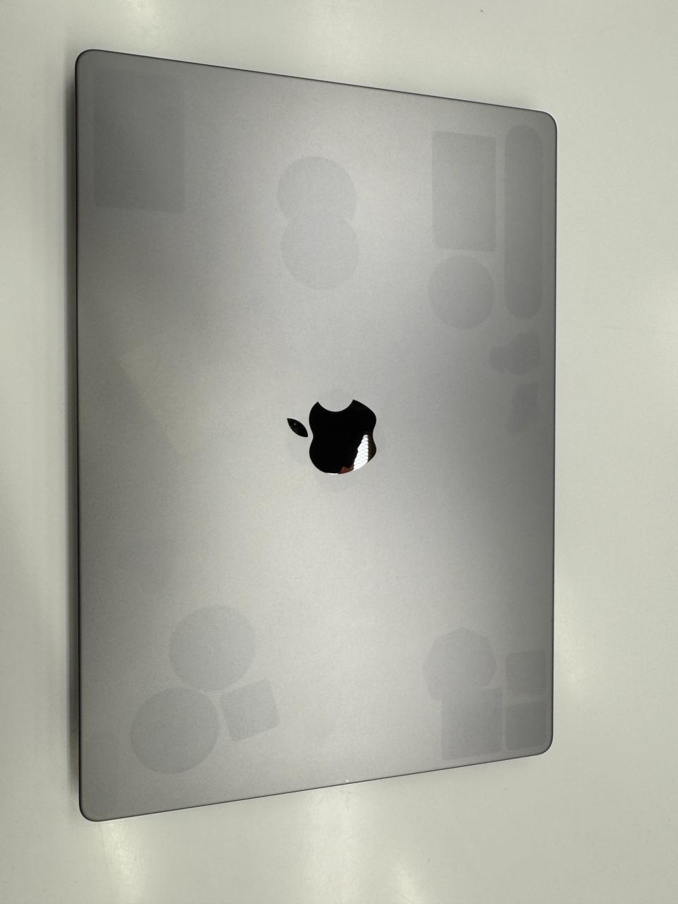 Macbook 16 Pro photo 2