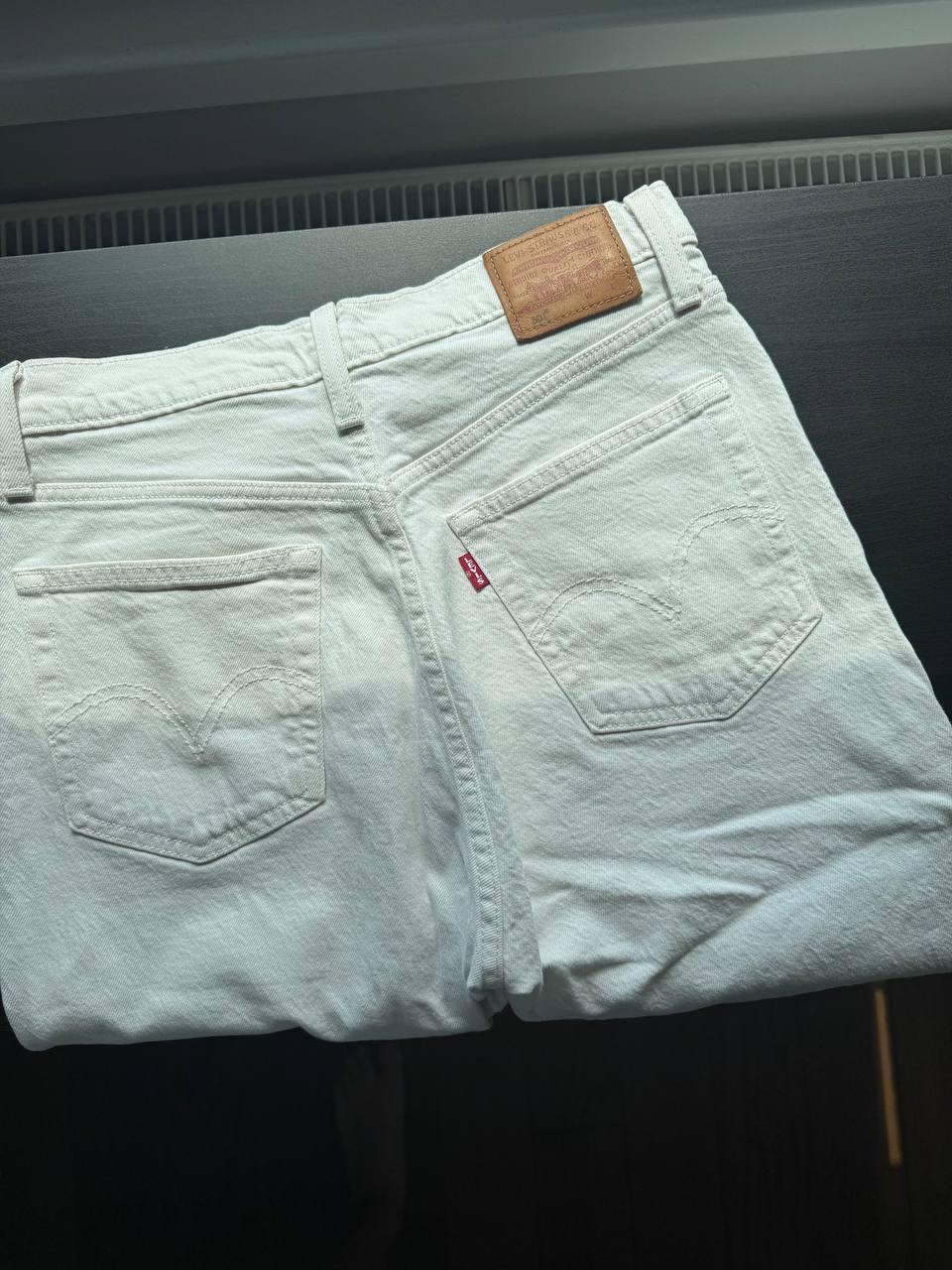 Белице-белијe ravne džins Levi's 501