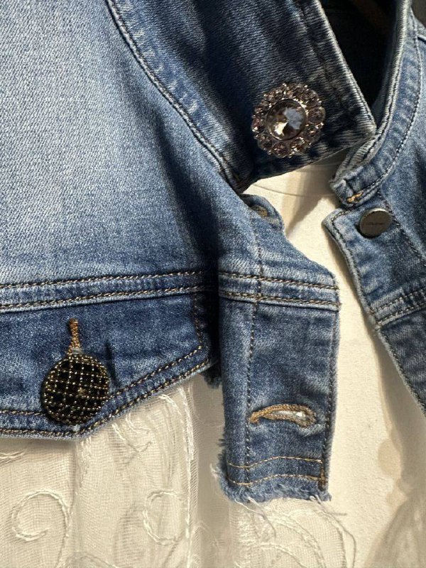 Dust cover with lace and denim photo 3