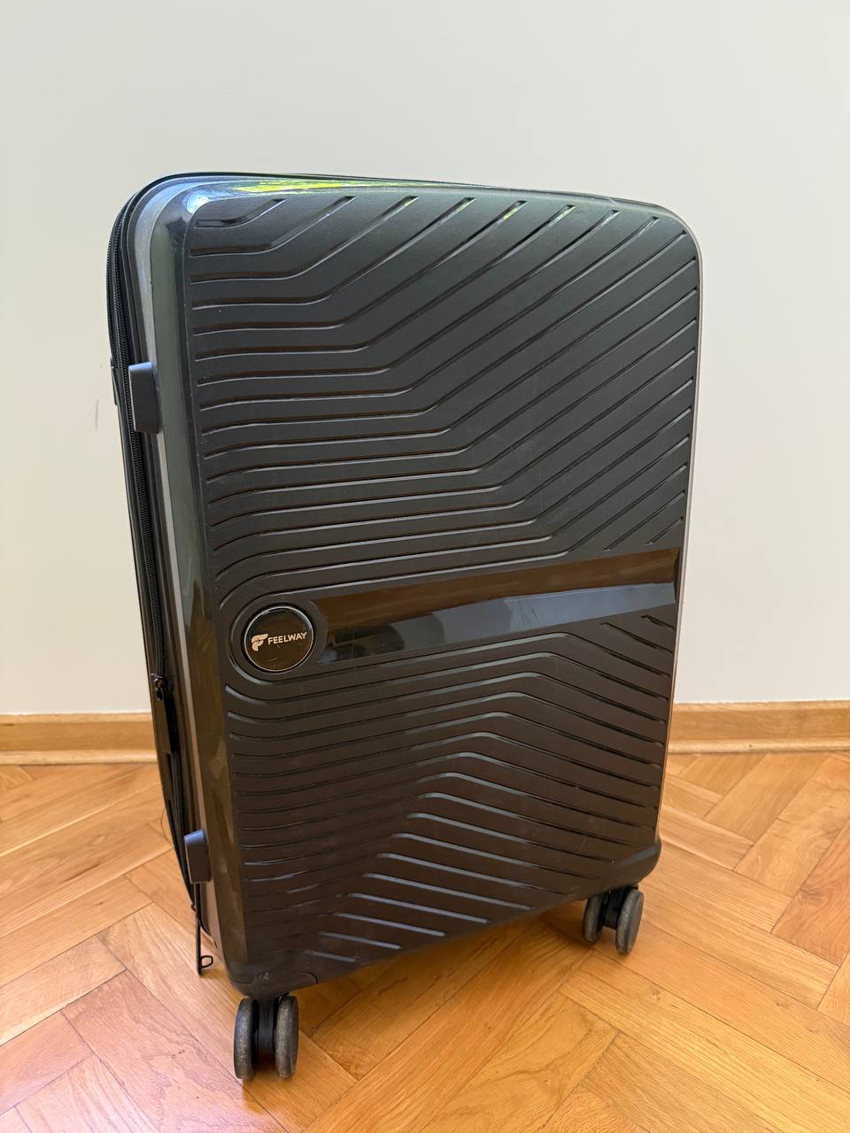 suitcase photo 4