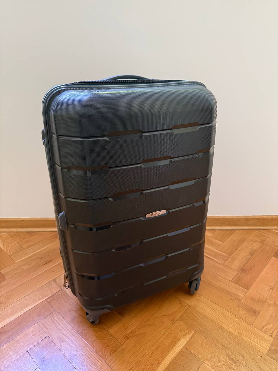 suitcase photo 6