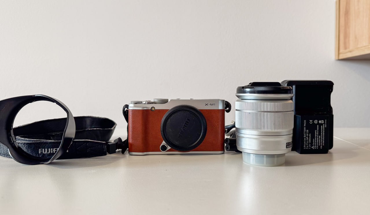 Fujifilm X-M1 with kit lens