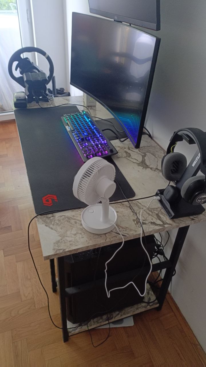 computer desk photo 2