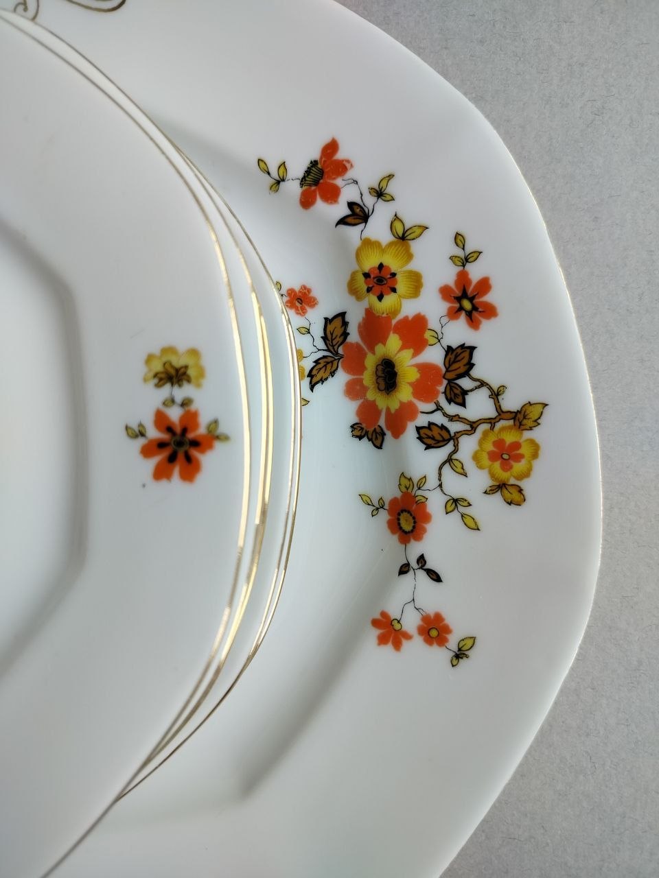 Italian plate with hand-painted decoration photo 6