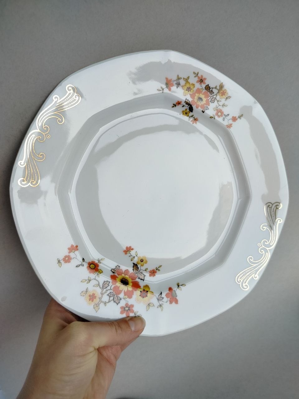 Italian plate with hand-painted decoration