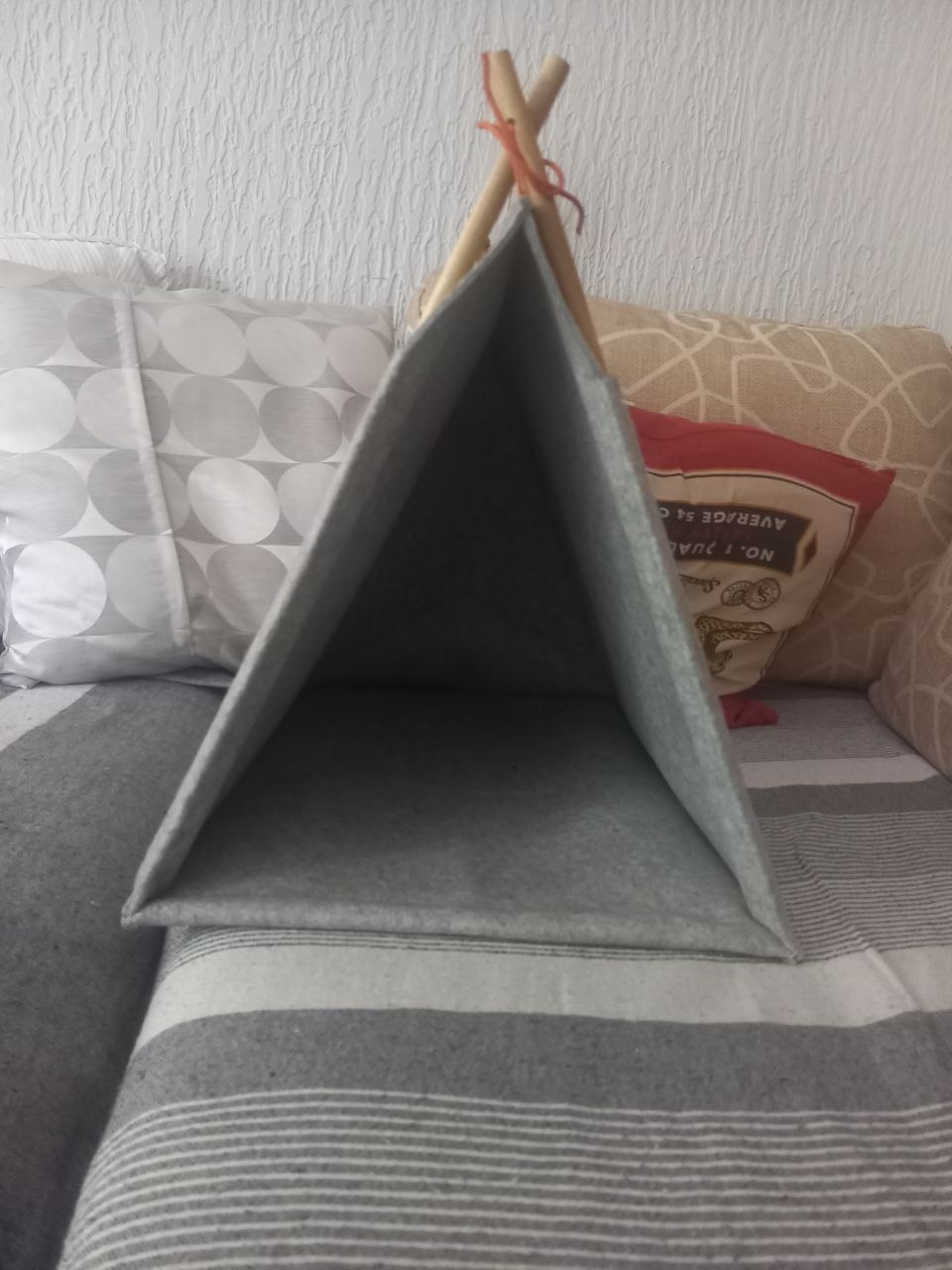 Srebrni/Sivi UFO sa temom