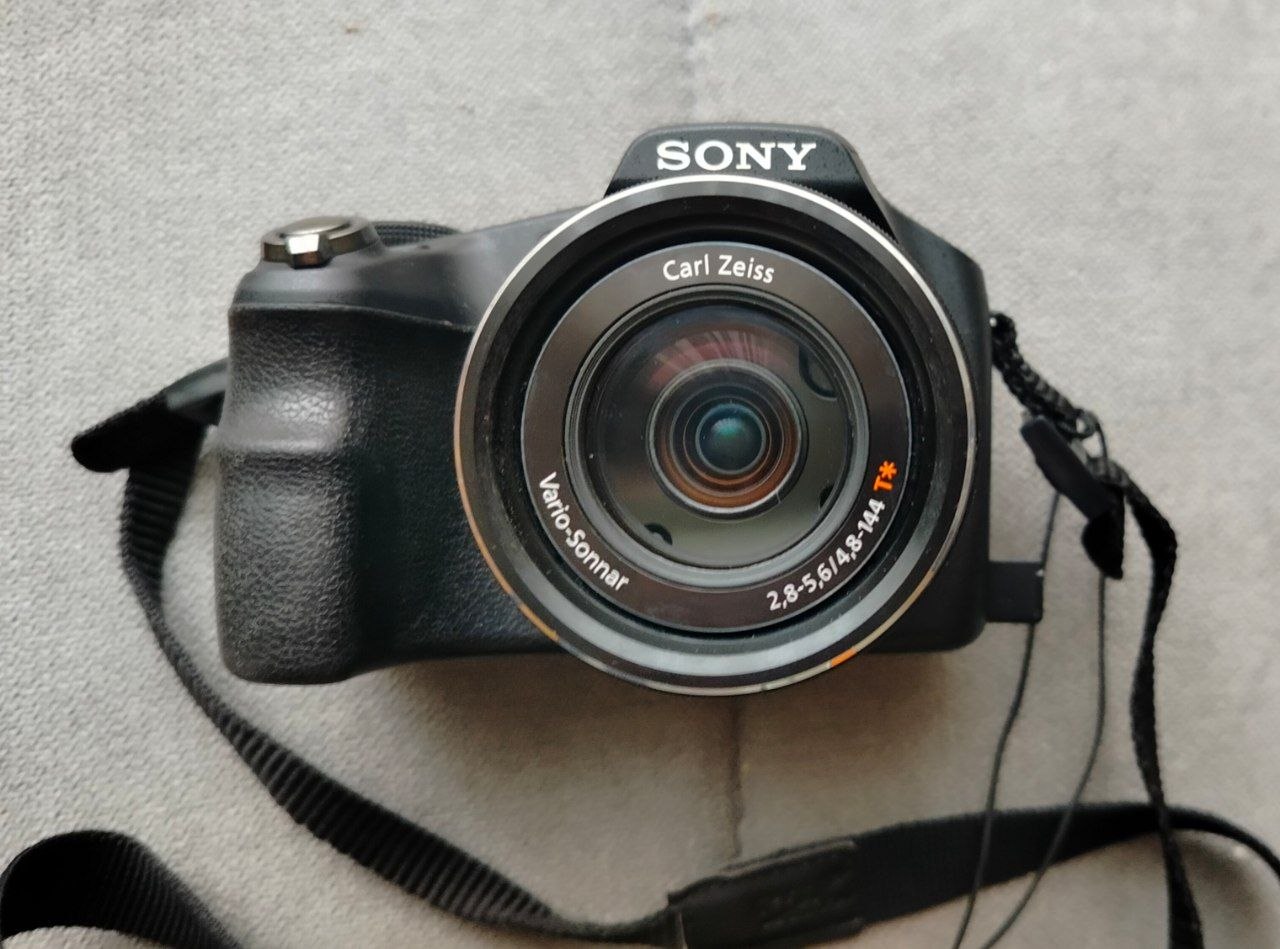 камера Sony DSC-HX200