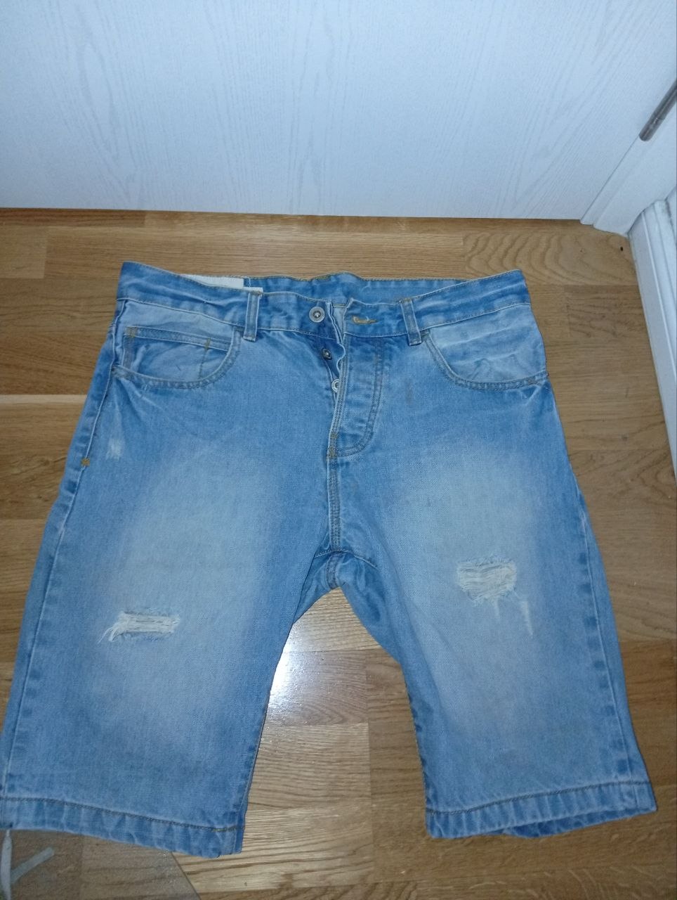 Plavu denimus pantalone