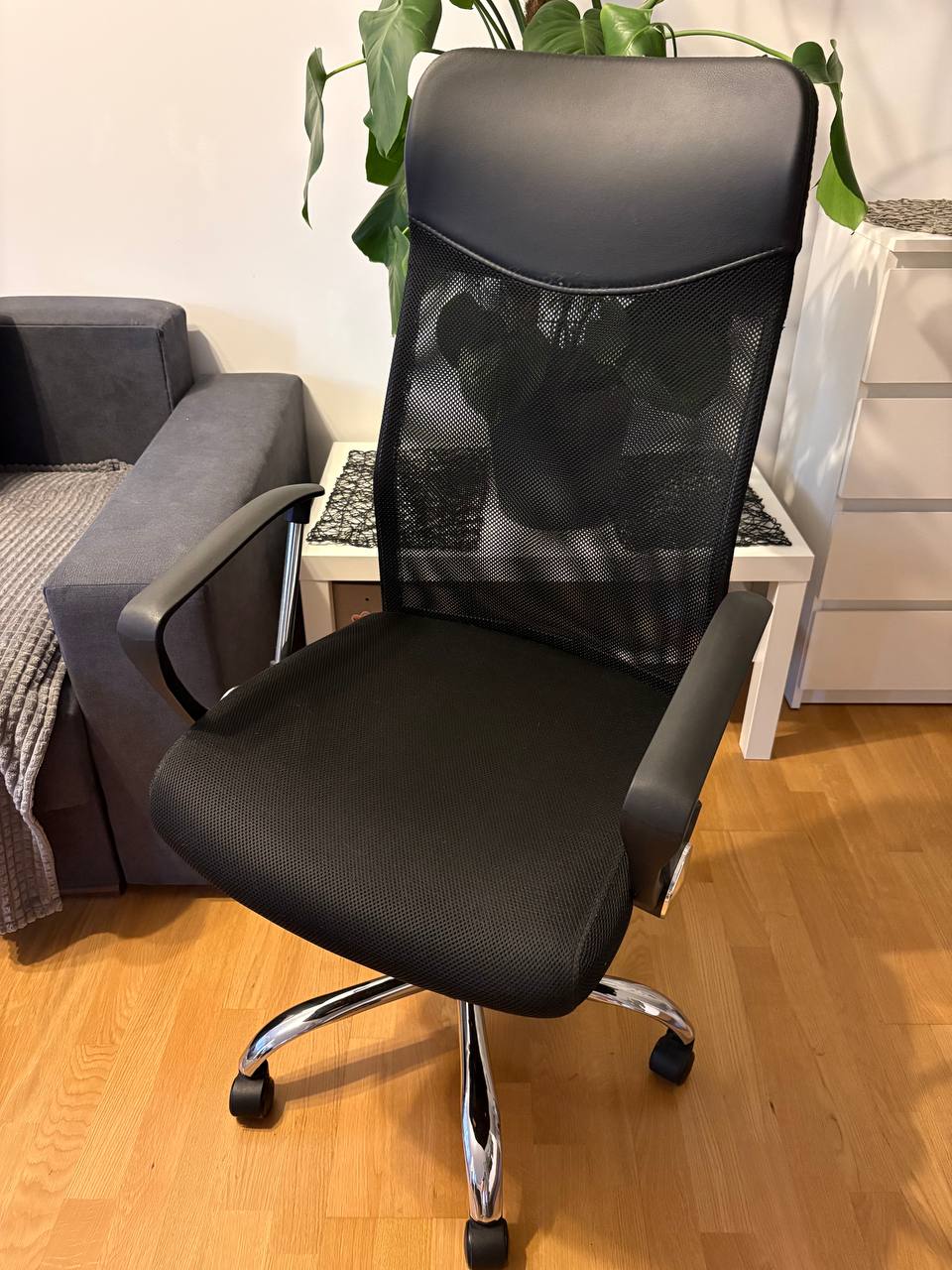 Swivel chair