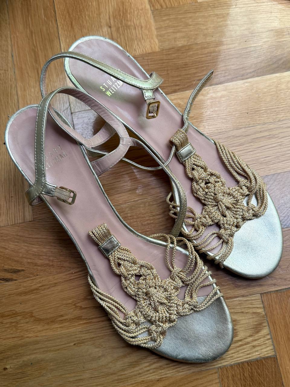 Stuart Weitzman mačka peta