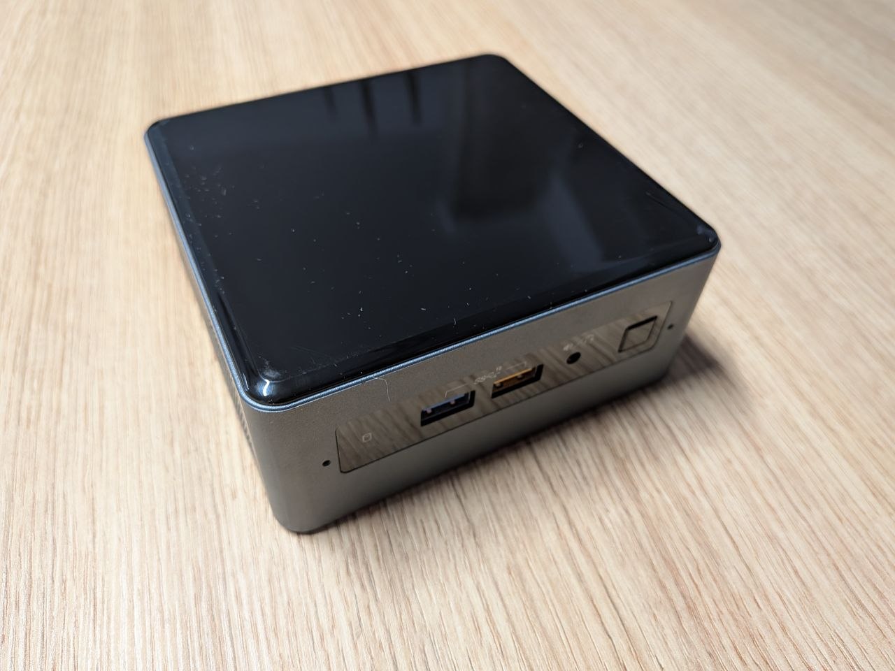 мини пк Intel NUC (NUC8i7BEH)