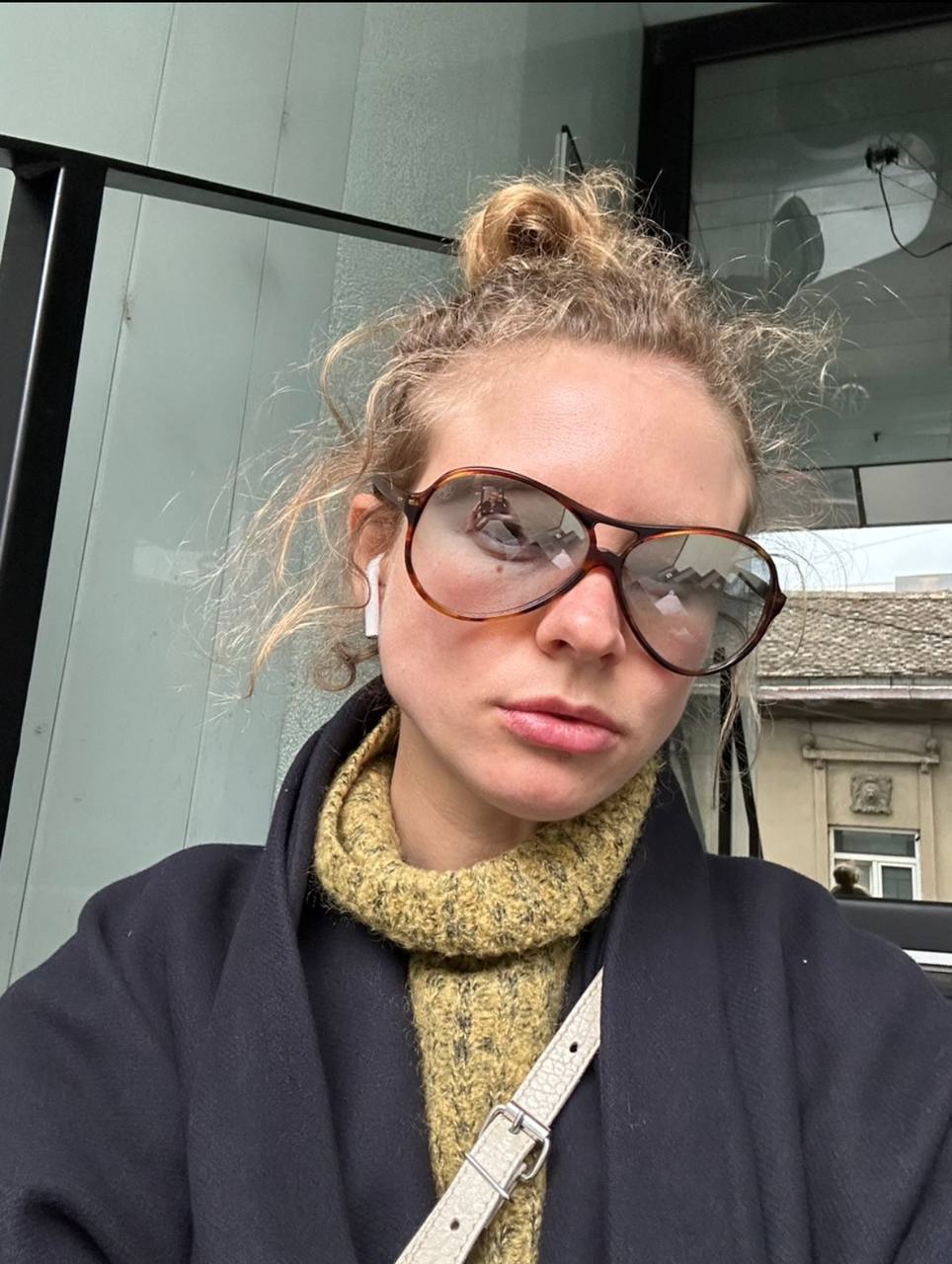 large horn-rimmed glasses photo 2