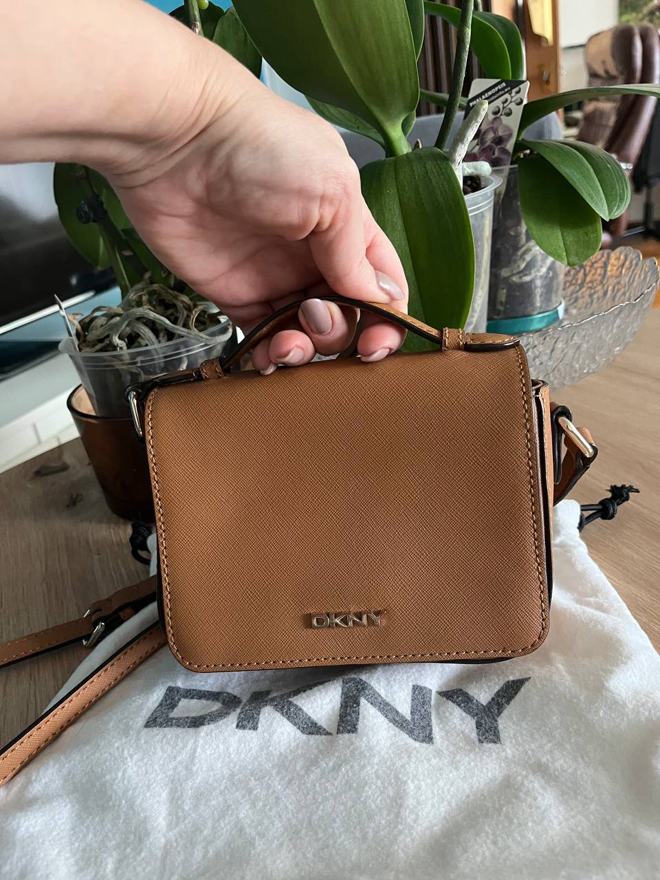 DKNY purse photo 3