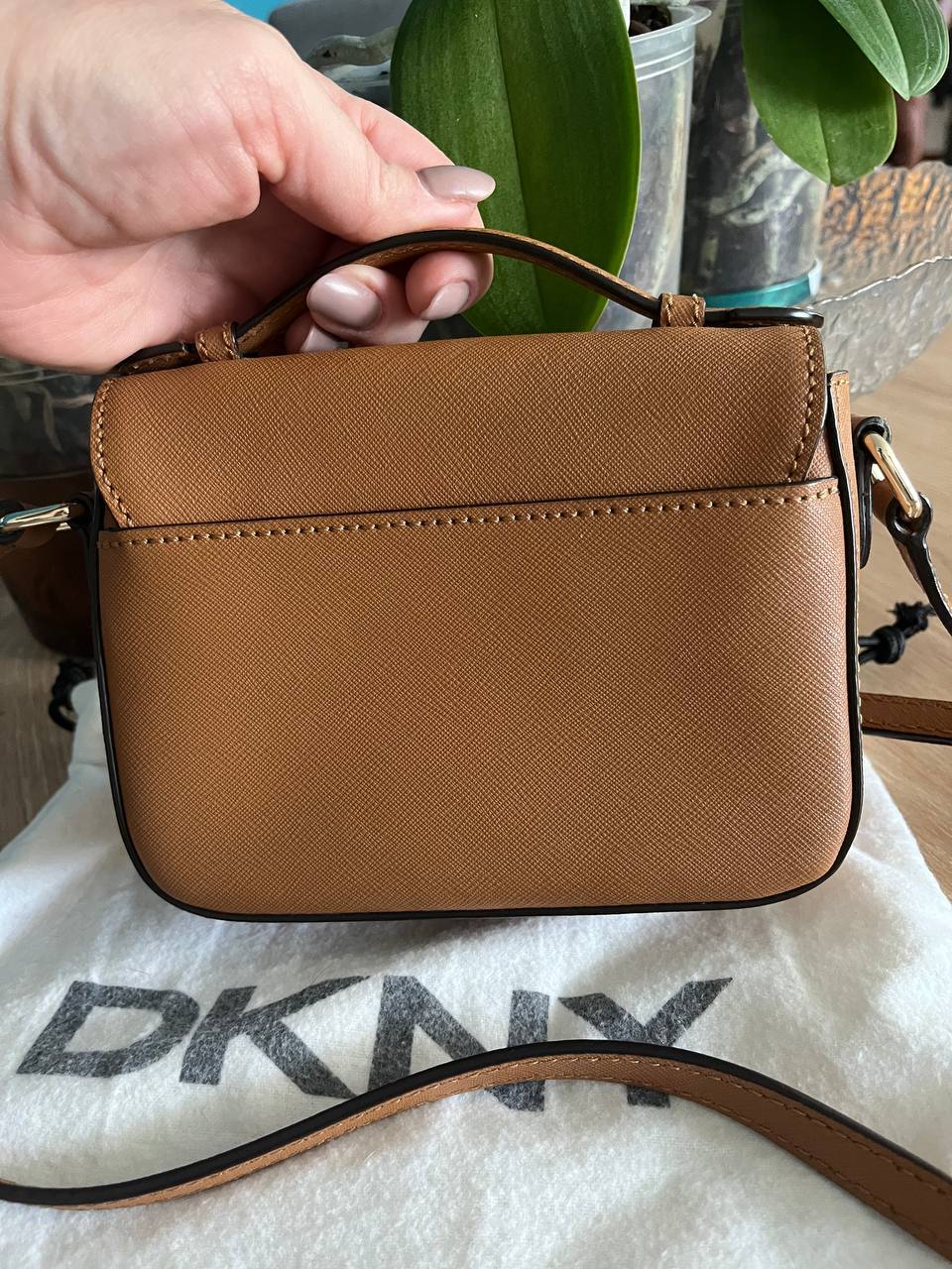 DKNY purse photo 4