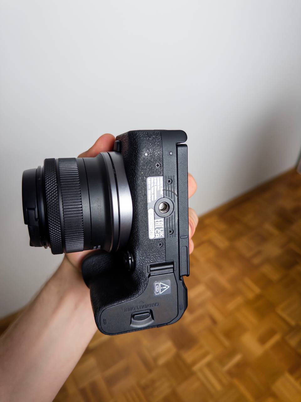 Canon R10 camera with 18-45mm lens photo 3