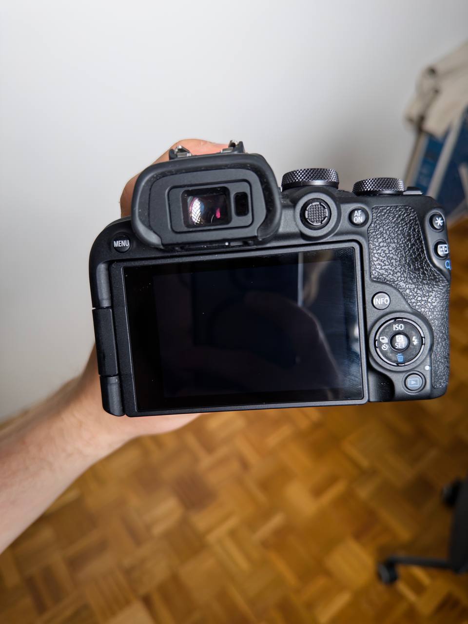 Canon R10 camera with 18-45mm lens photo 4