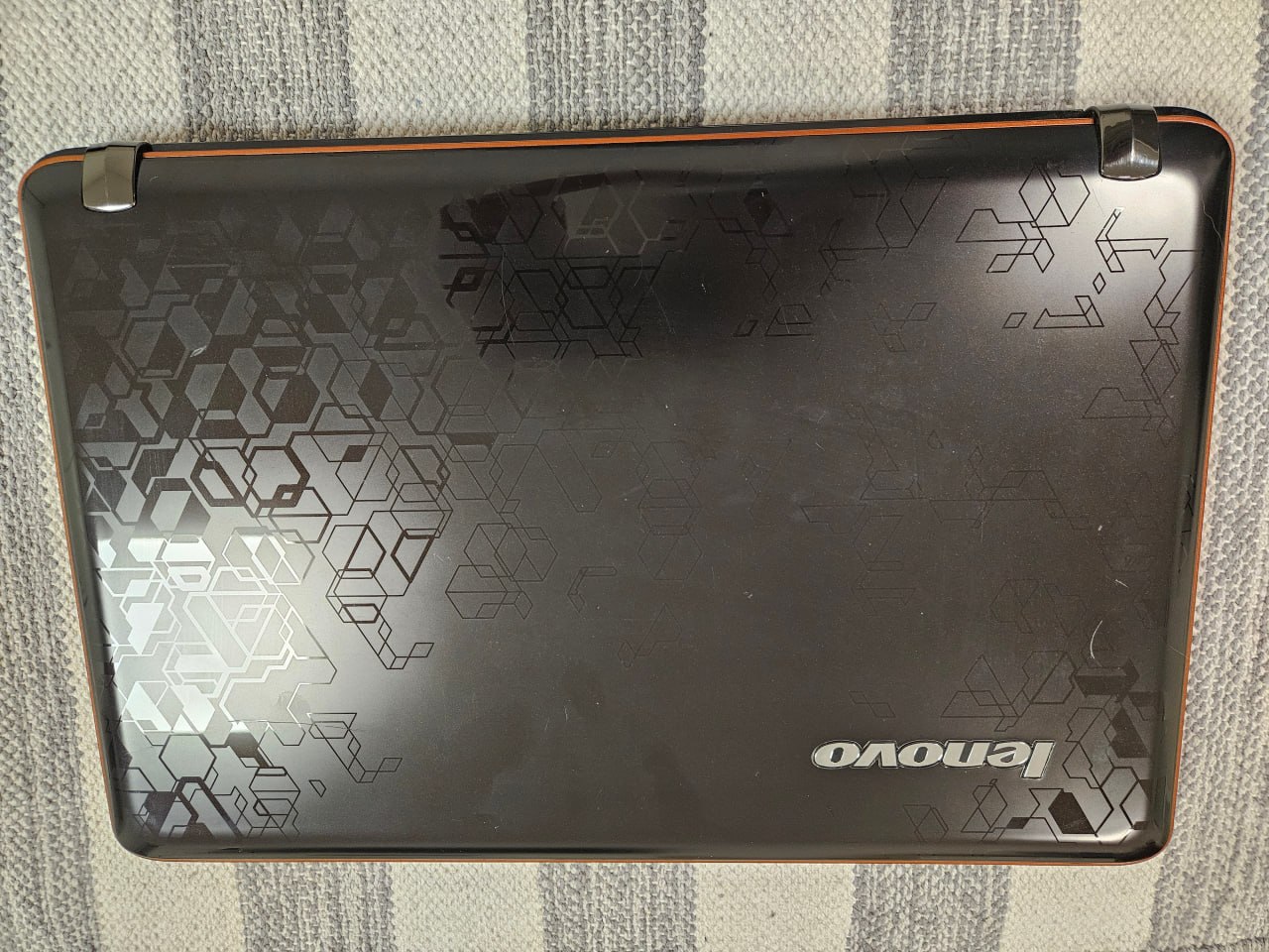 Lenovo IdeaPad Y560 photo 2