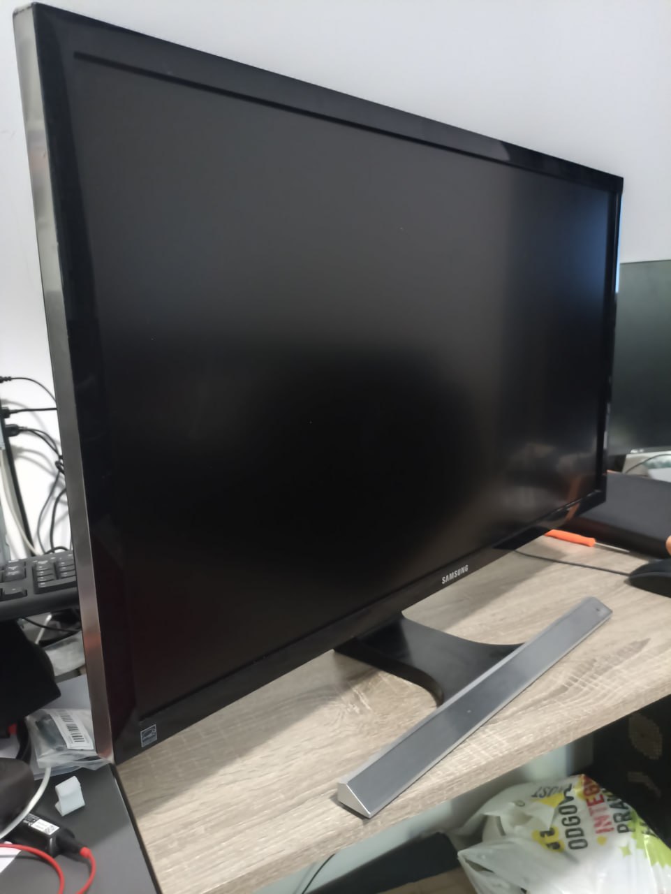 монитор 4k Samsung 28" U28E590D photo 2