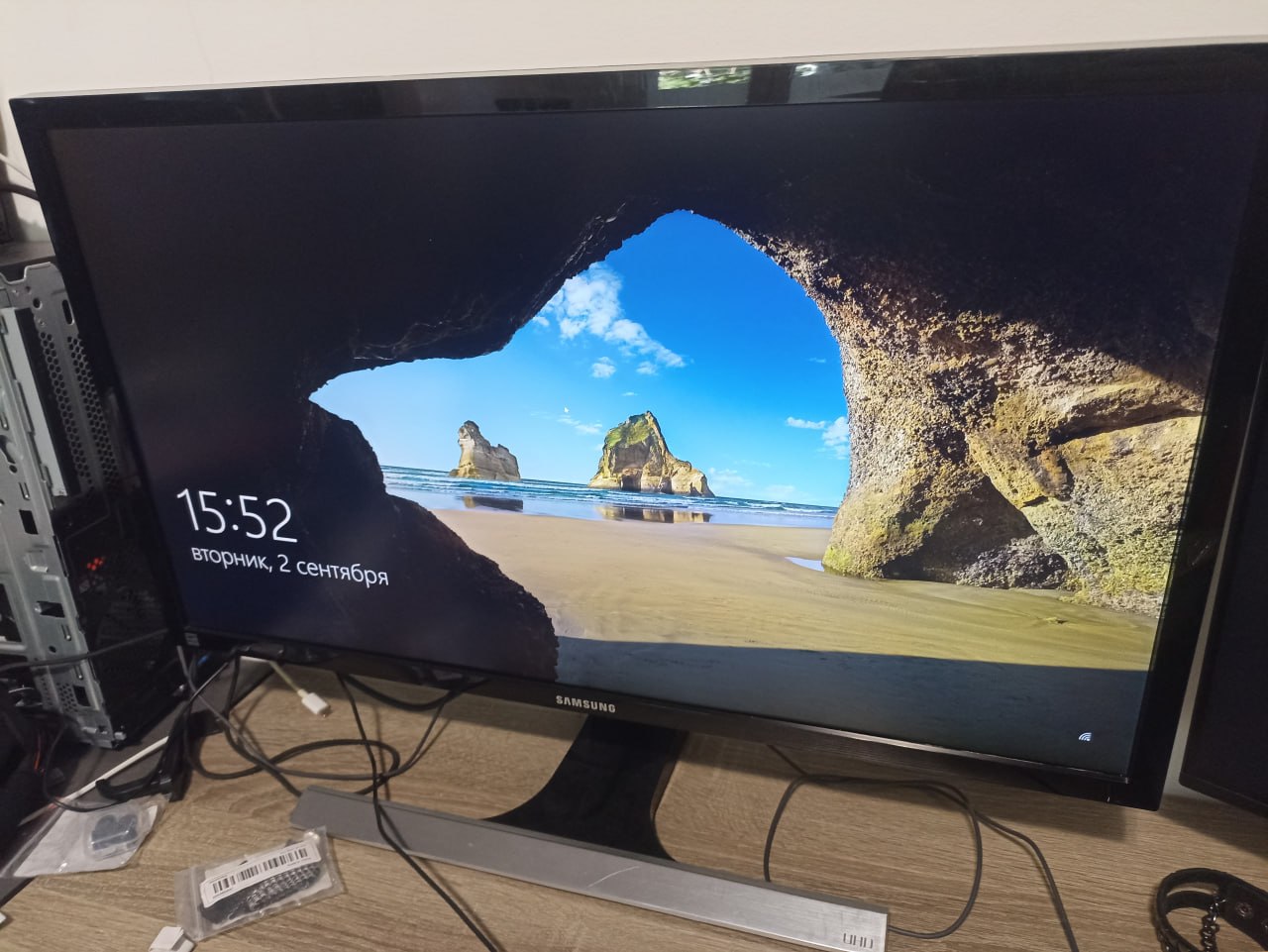 монитор 4k Samsung 28" U28E590D photo 3