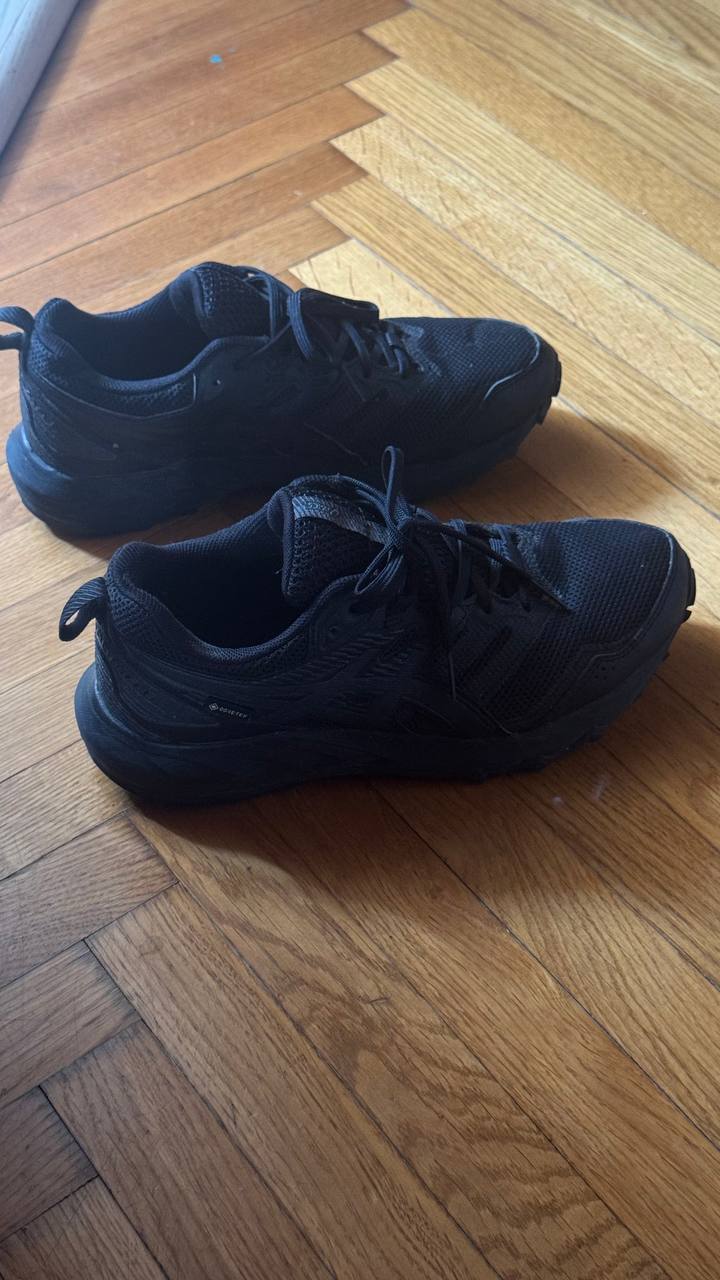 Asics Gortex trenerke