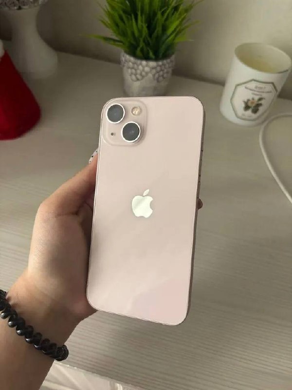 iPhone 13 photo 2
