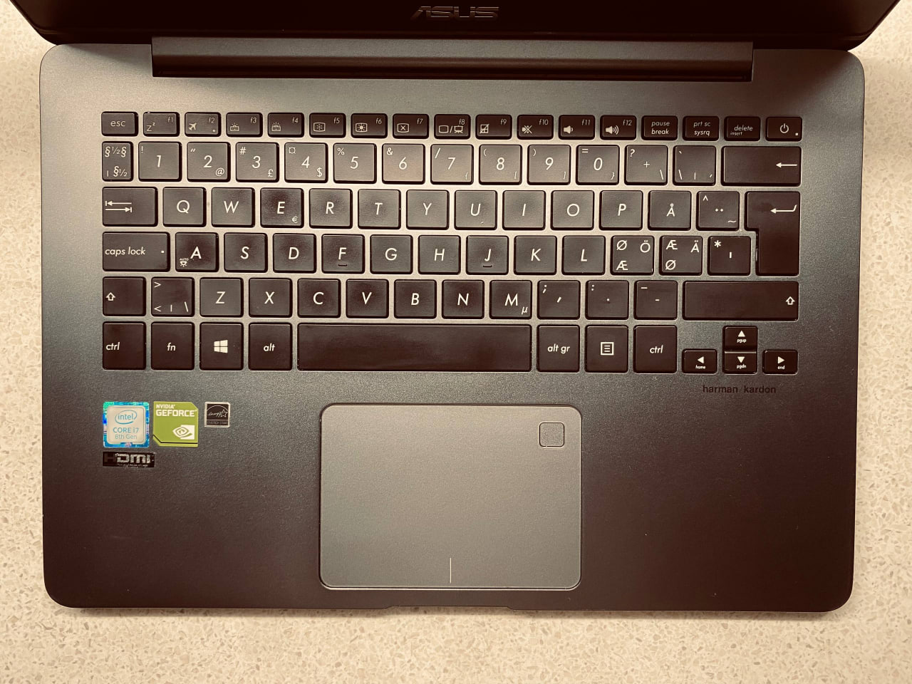 Asus ZenBook UX430U photo 2