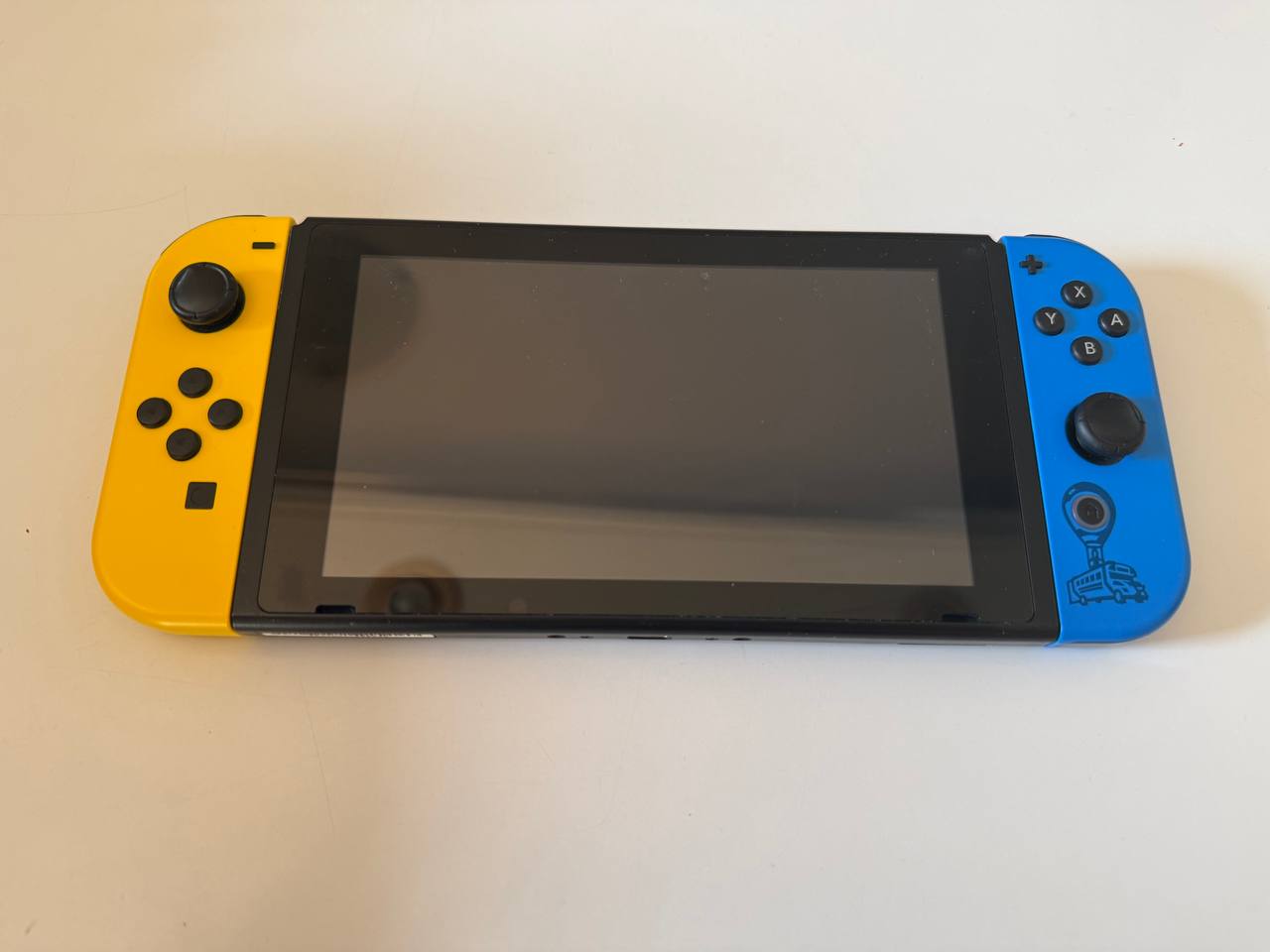 Nintendo Switch Fortnite Edition photo 2