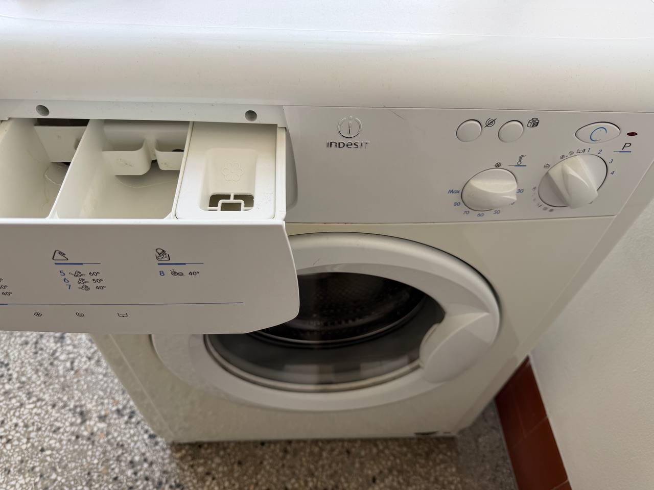 стиральная машинка Indesit WI62 photo 2