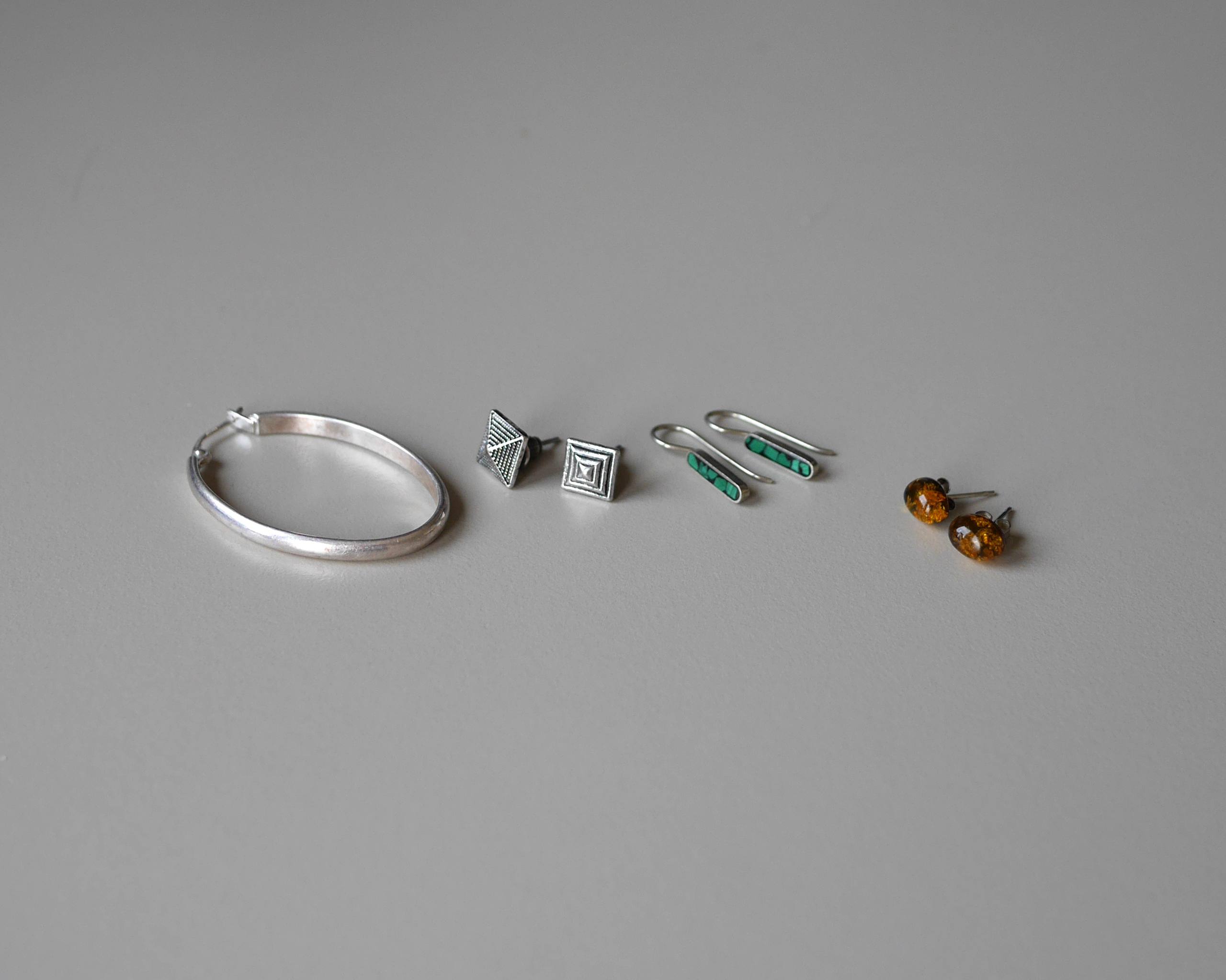 One silver oval earring photo 2