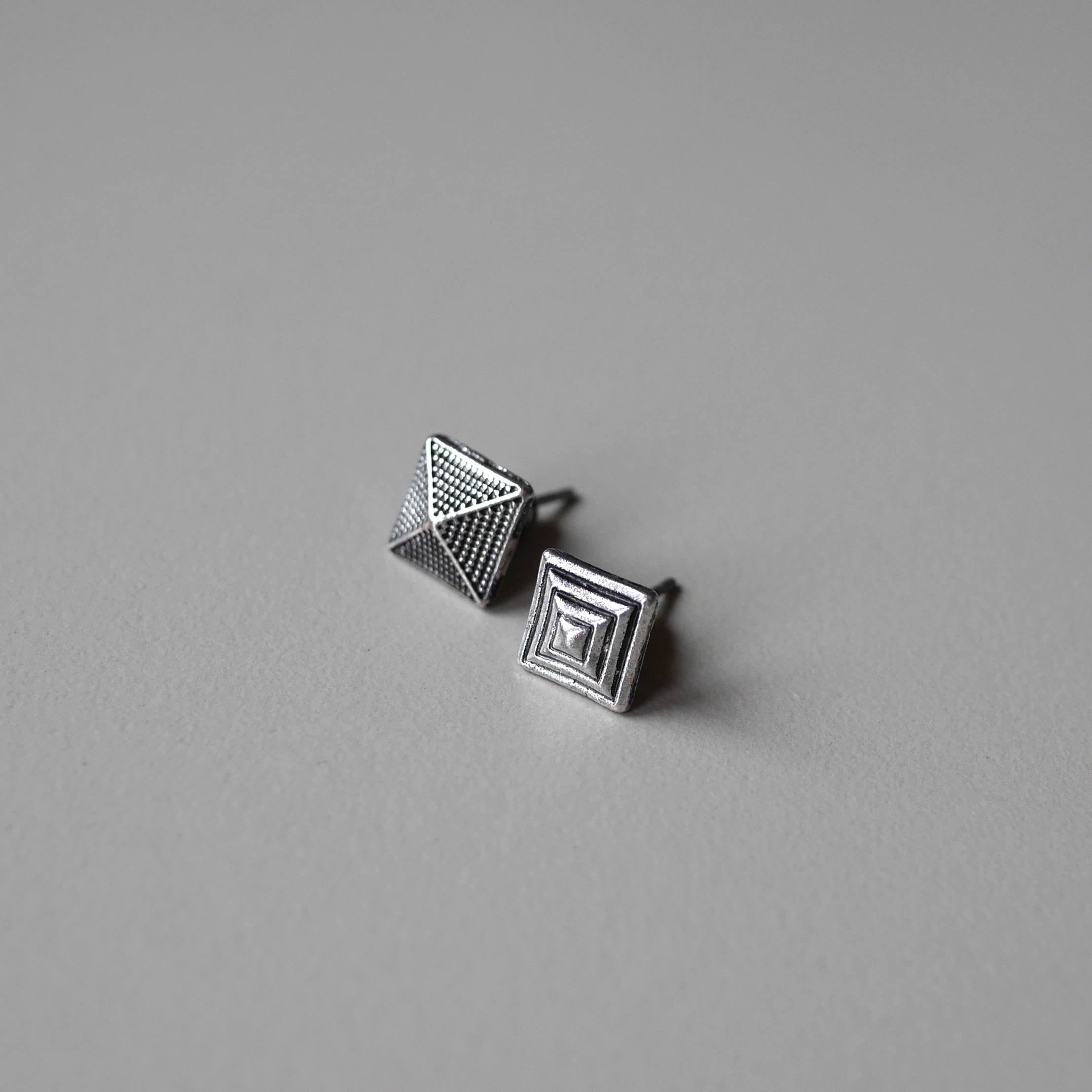 One silver oval earring photo 4