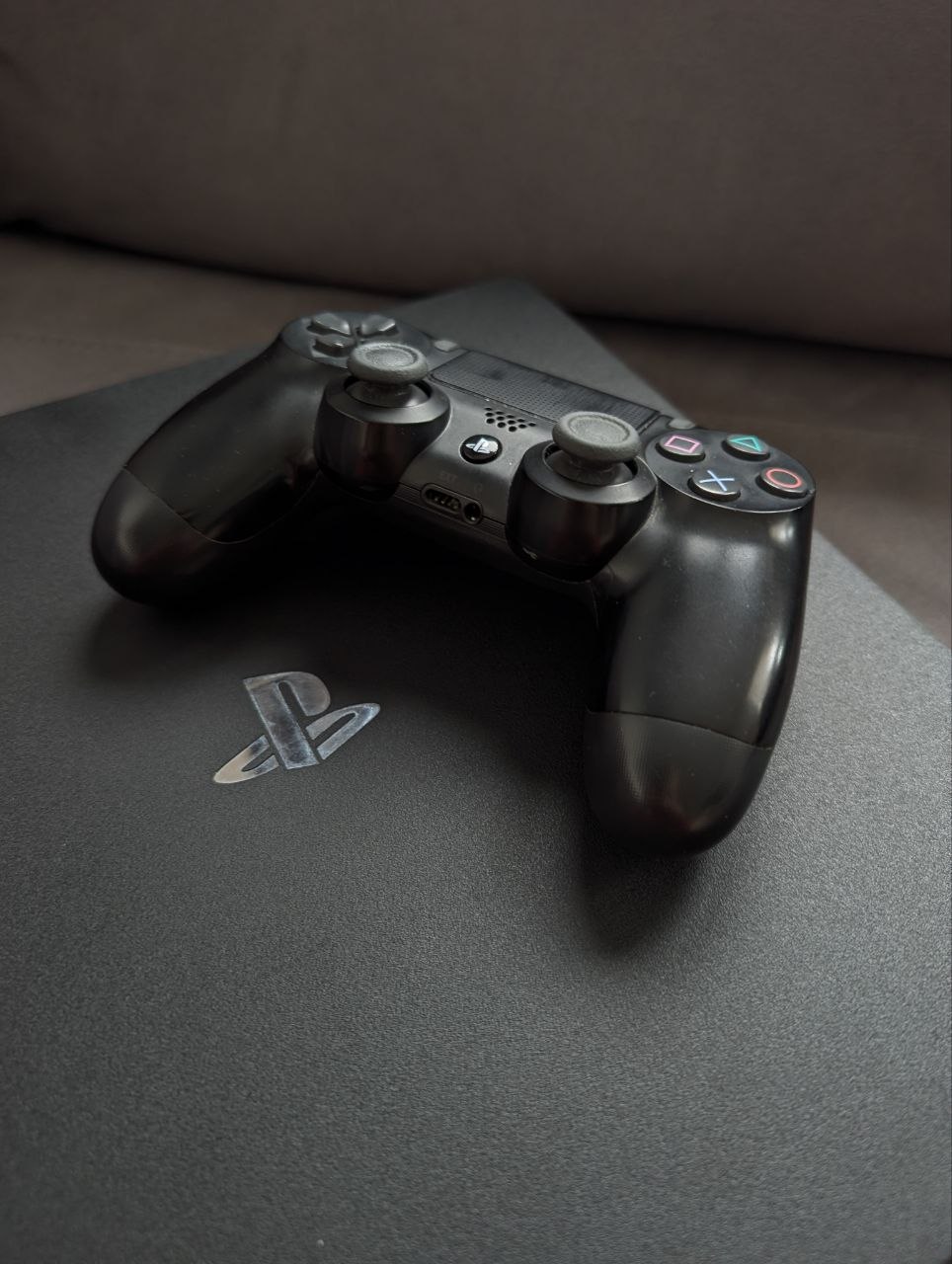 PlayStation 4 Pro photo 2
