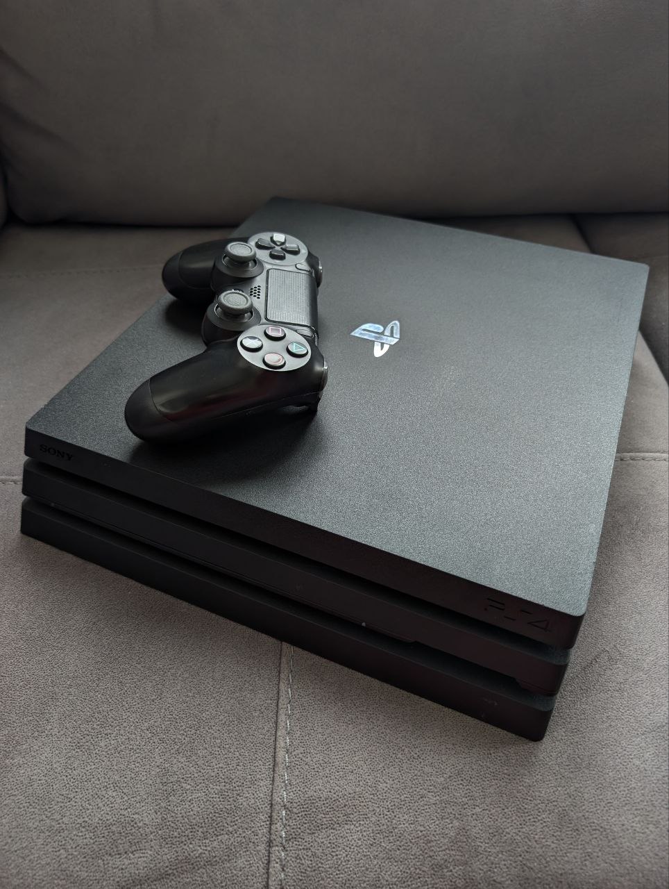 PlayStation 4 Pro photo 3