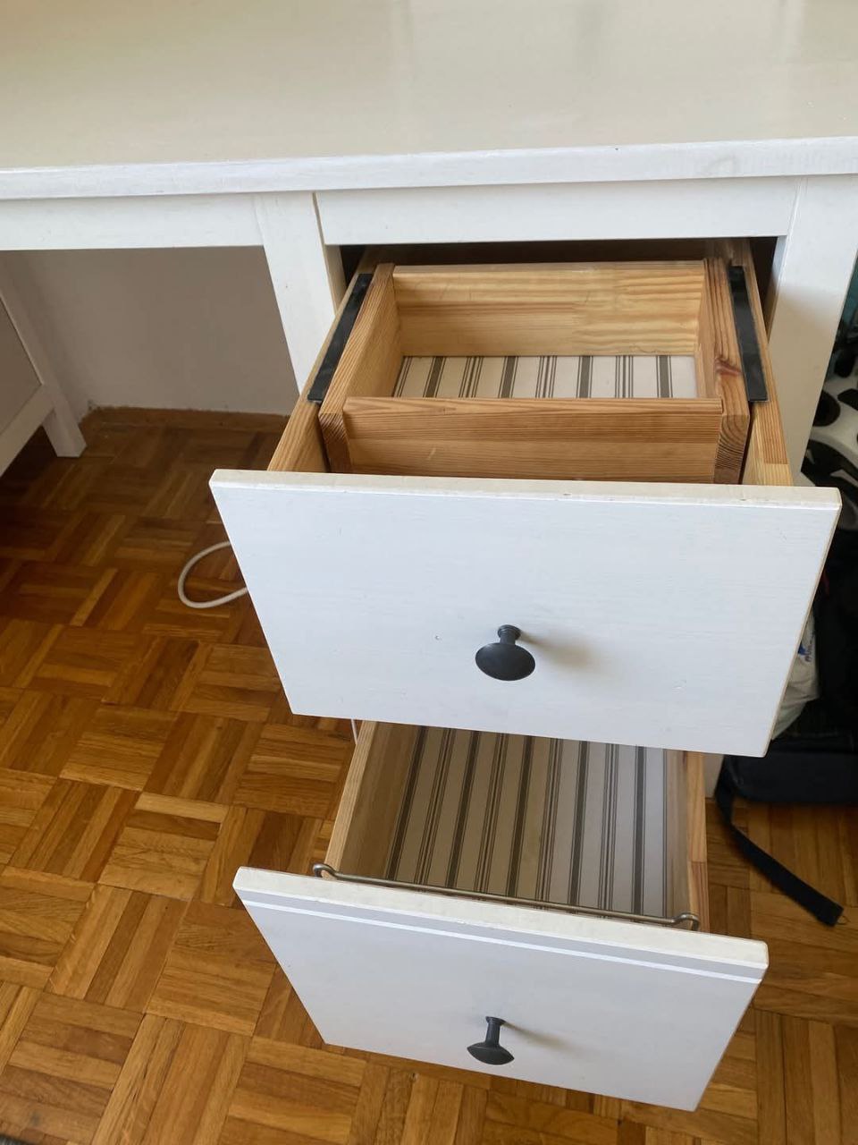 IKEA HEMNES table with shelf photo 3