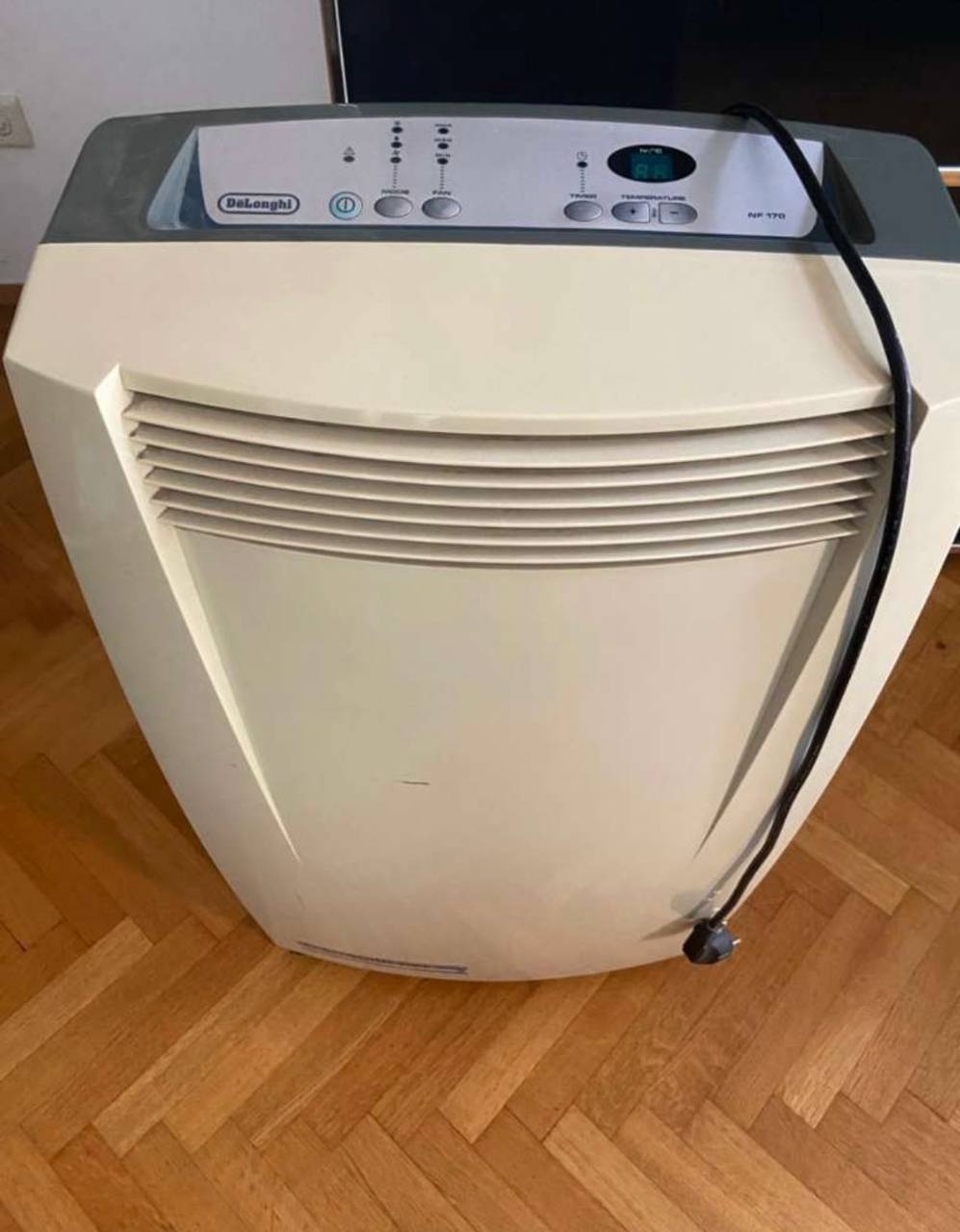 Komorni klimatizer Delonghi