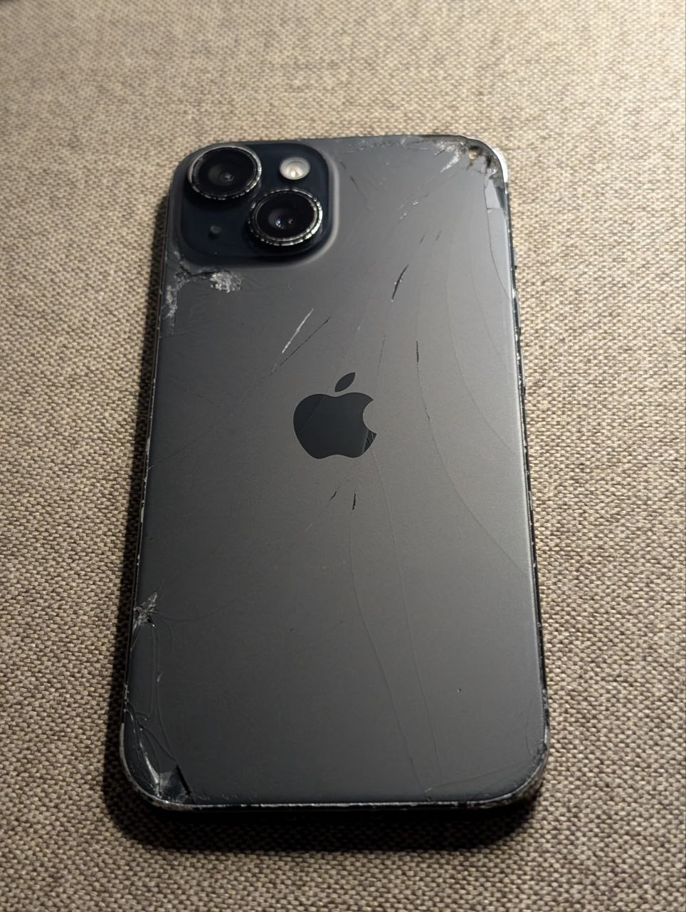 iPhone 15 128GB (Crna) photo 4