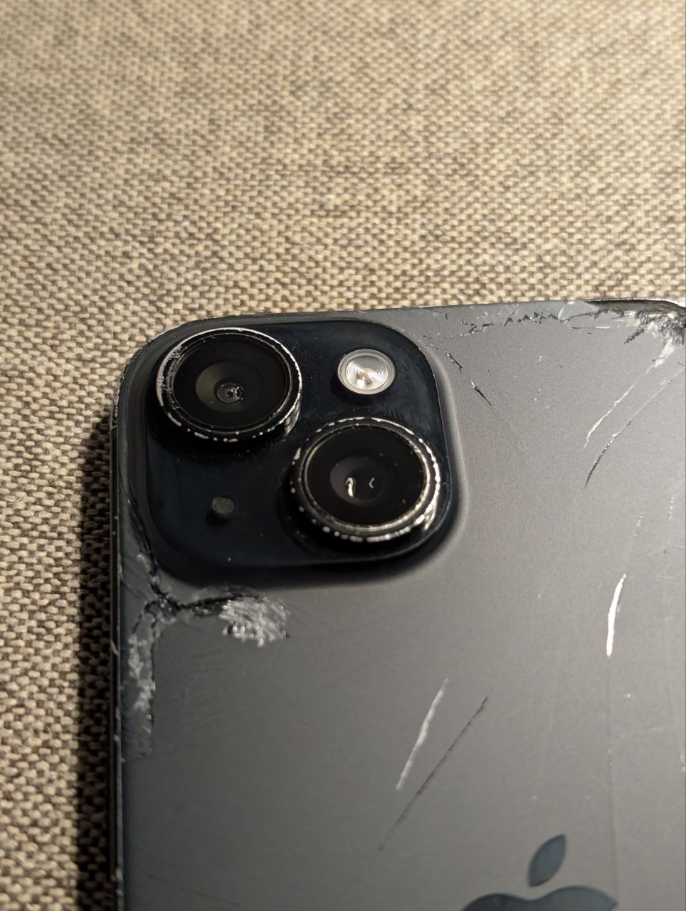 iPhone 15 128GB (Crna) photo 5