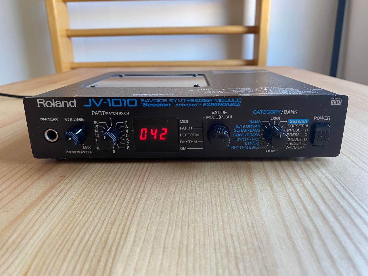Roland JV-1010