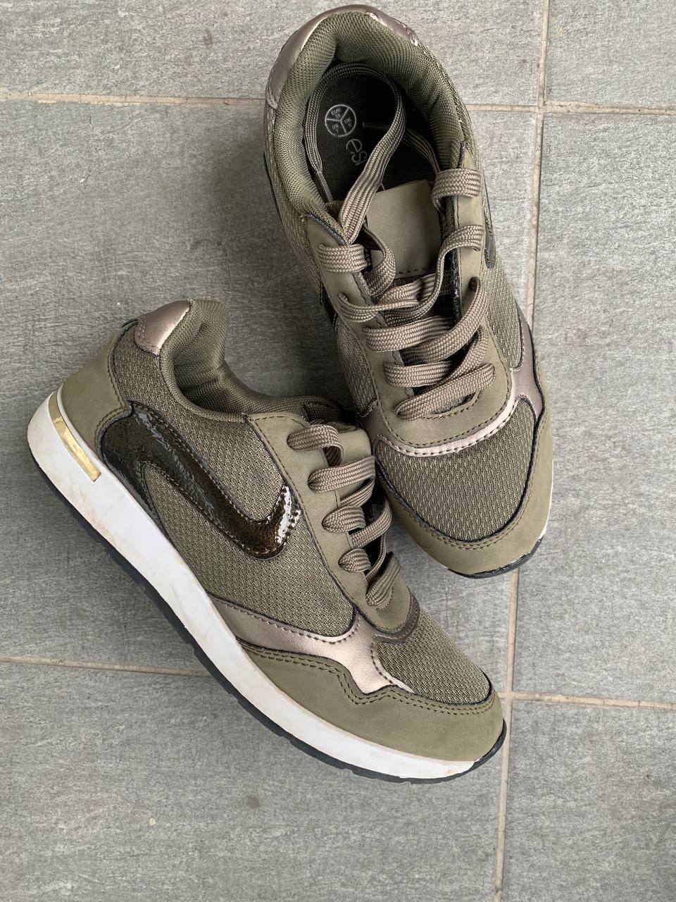 Sneakers