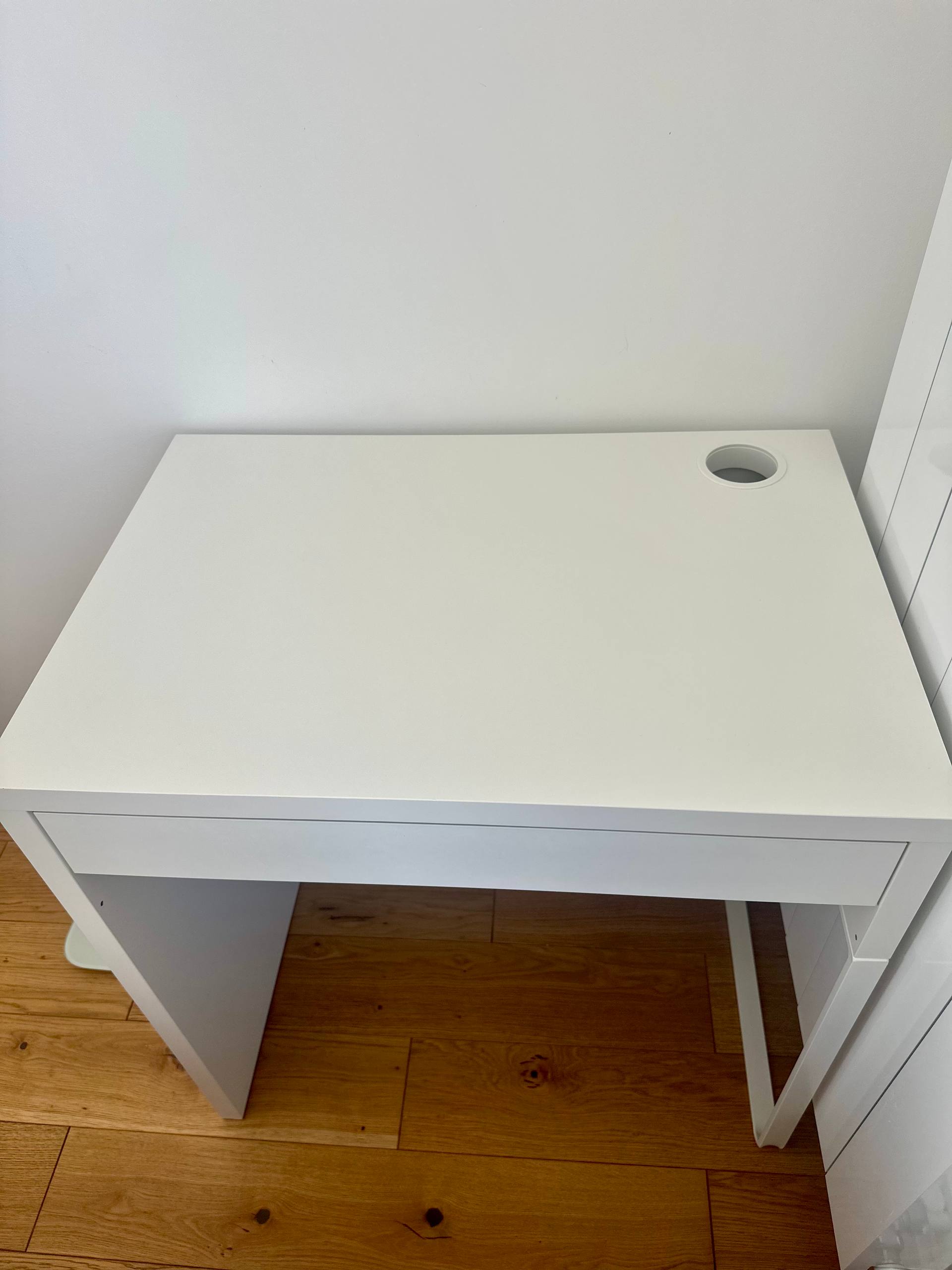 IKEA MICKE stol photo 2