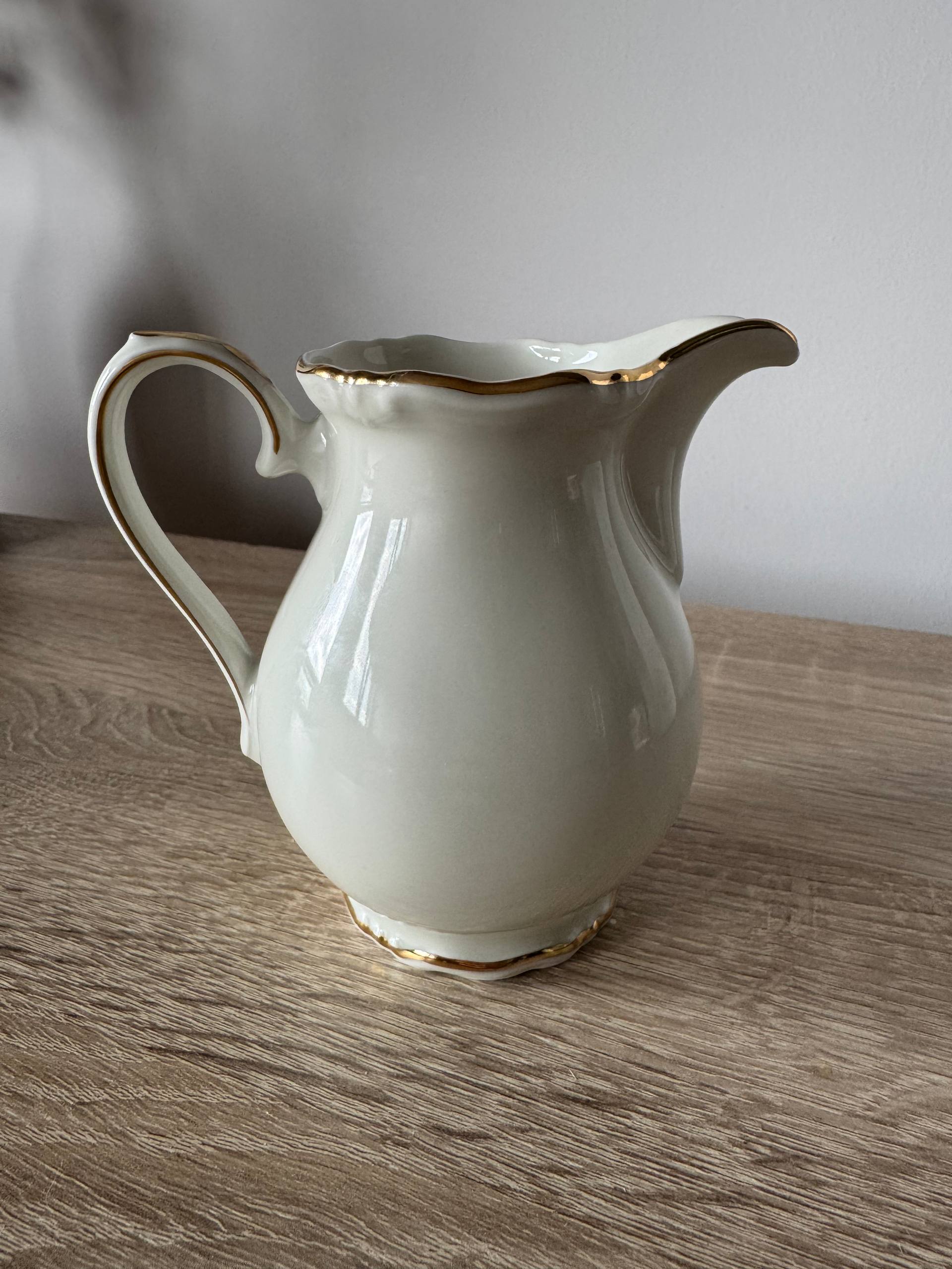 Vintage cream-beige porcelain milk jug/sauce dish photo 2