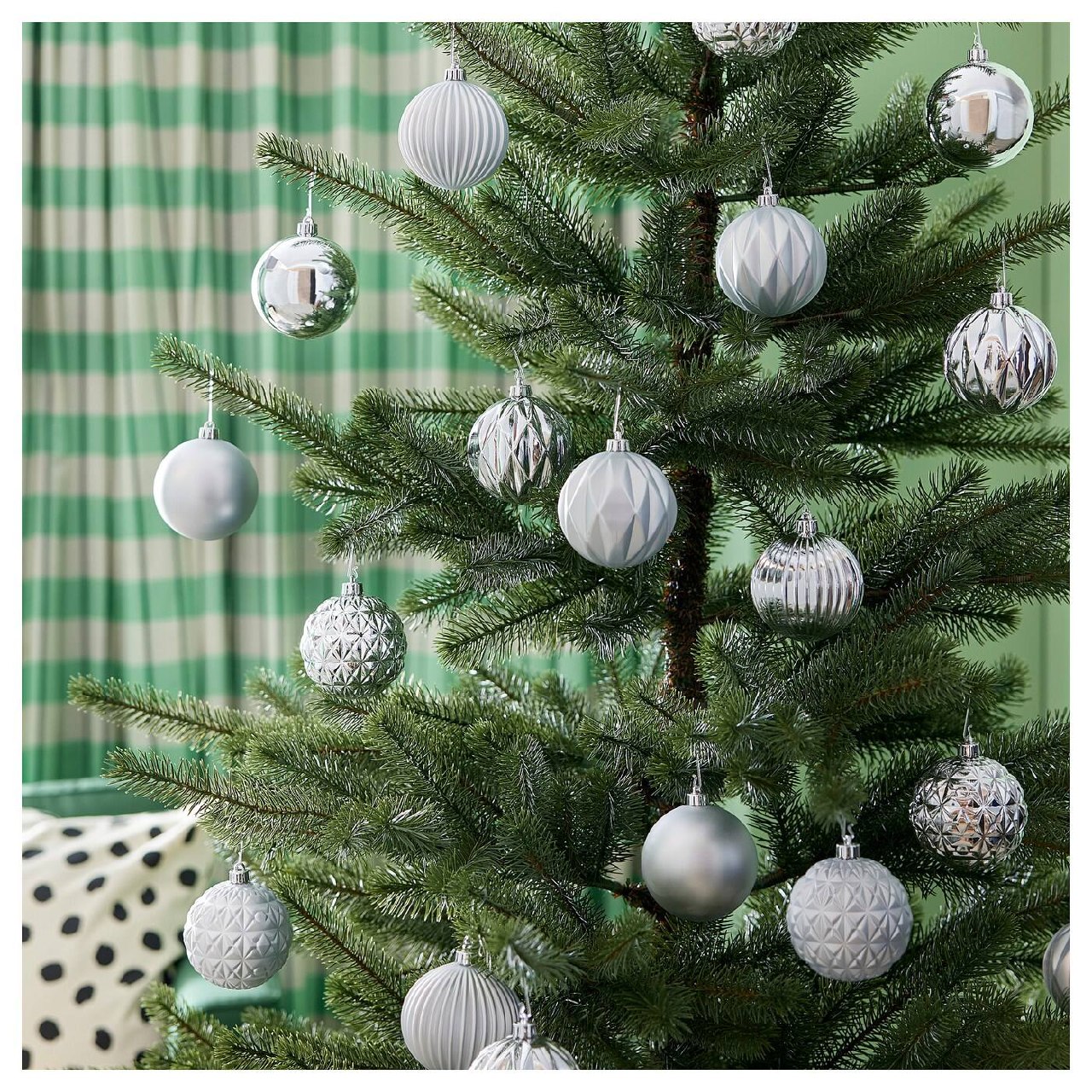 New Year's Eve set for the Christmas tree